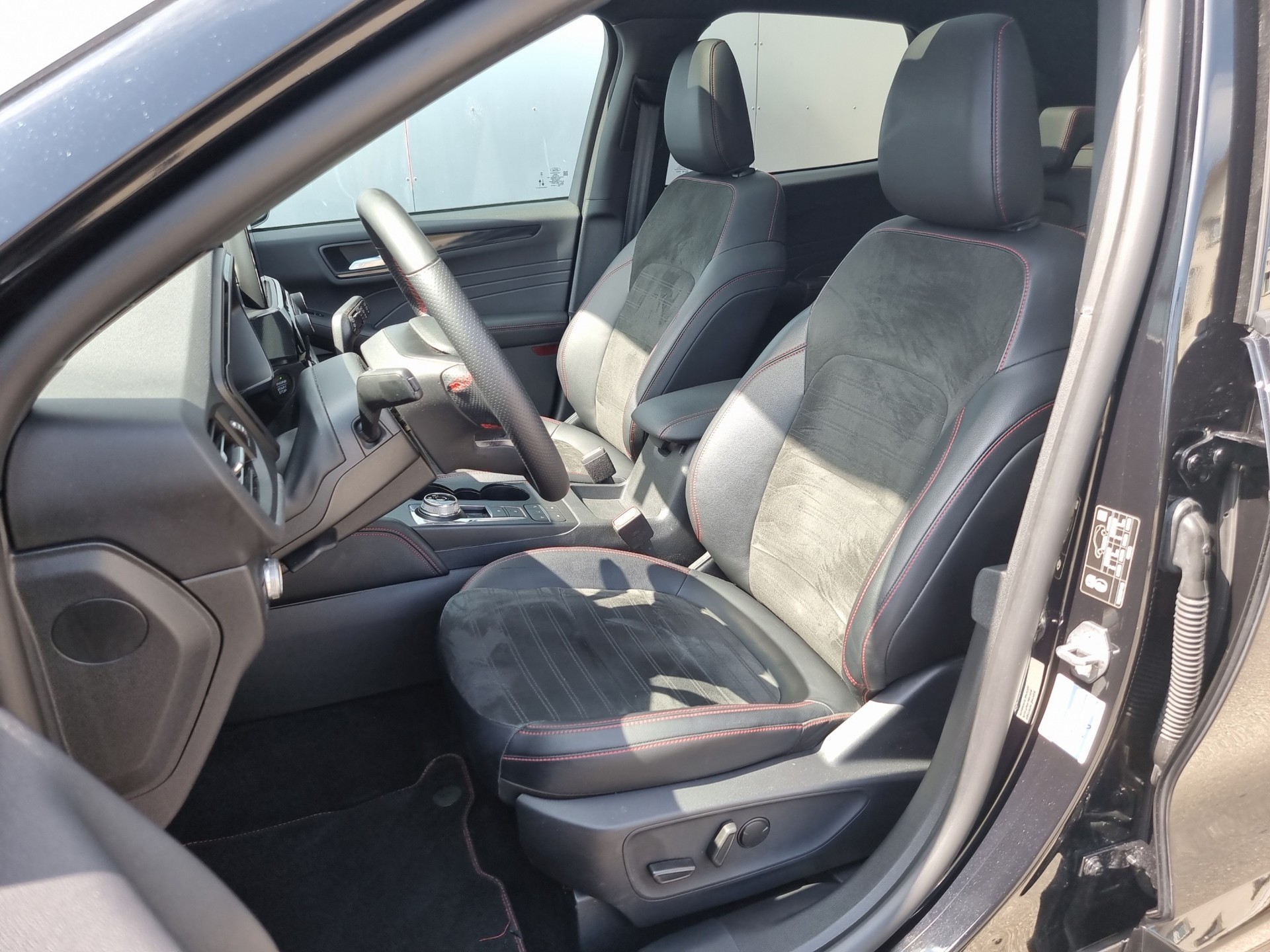 FORD Kuga 2.5 Plug-in Hybrid ST-Line X-image-11