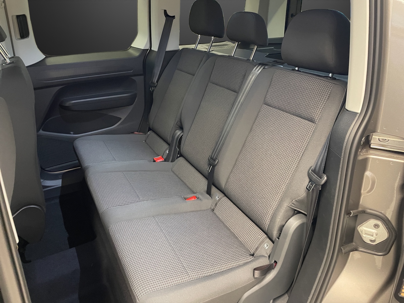 VW Caddy 2.0 TDI 4Motion-image-8
