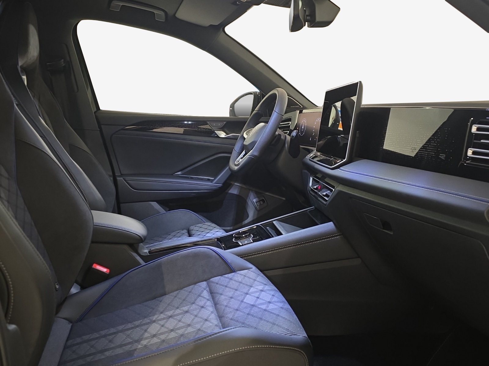 VW Tiguan 2.0 TSI DSG R-Line 4Motion-image-14