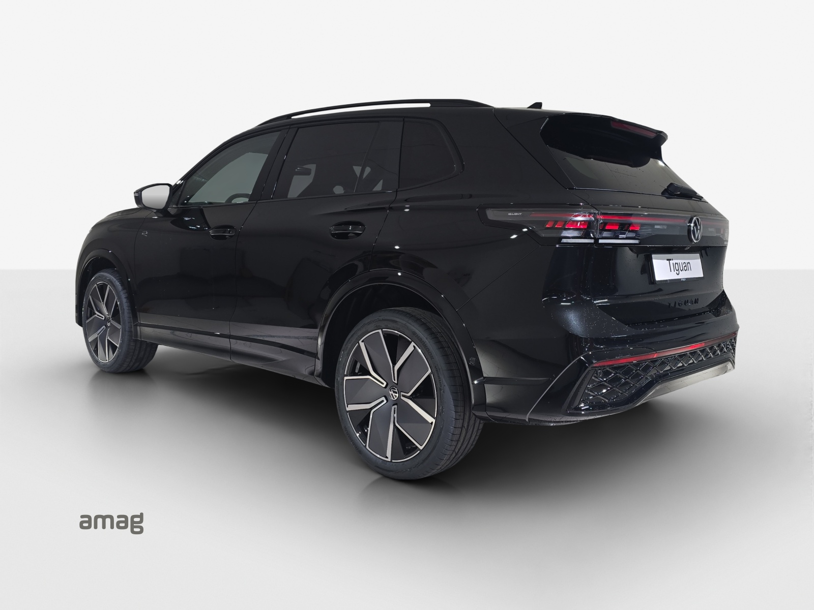 VW Tiguan 2.0 TSI DSG R-Line 4Motion-image-2