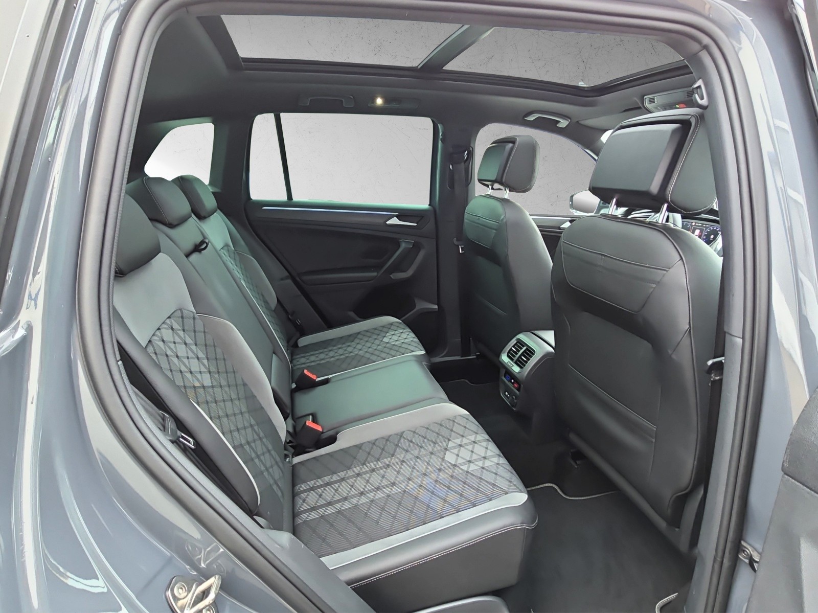 VW Tiguan 2.0 TDI SCR R-Line 4Motion DSG mit AHK-image-9