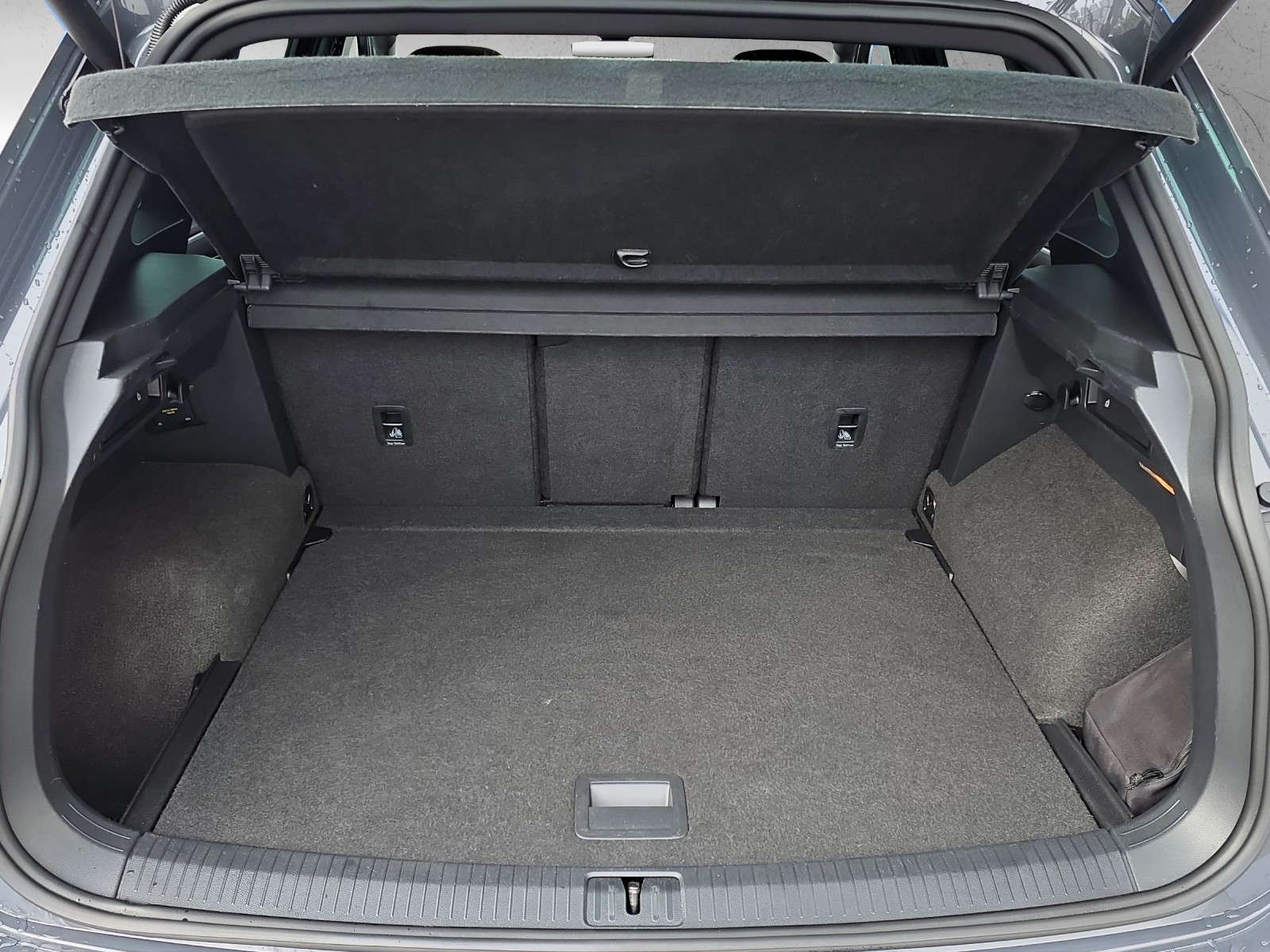 VW Tiguan 2.0 TDI SCR R-Line 4Motion DSG mit AHK-image-14