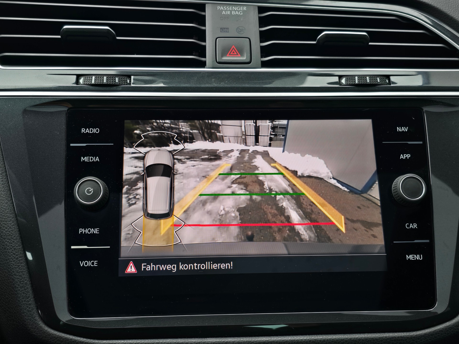 VW Tiguan 2.0 TDI SCR R-Line 4Motion DSG mit AHK-image-21