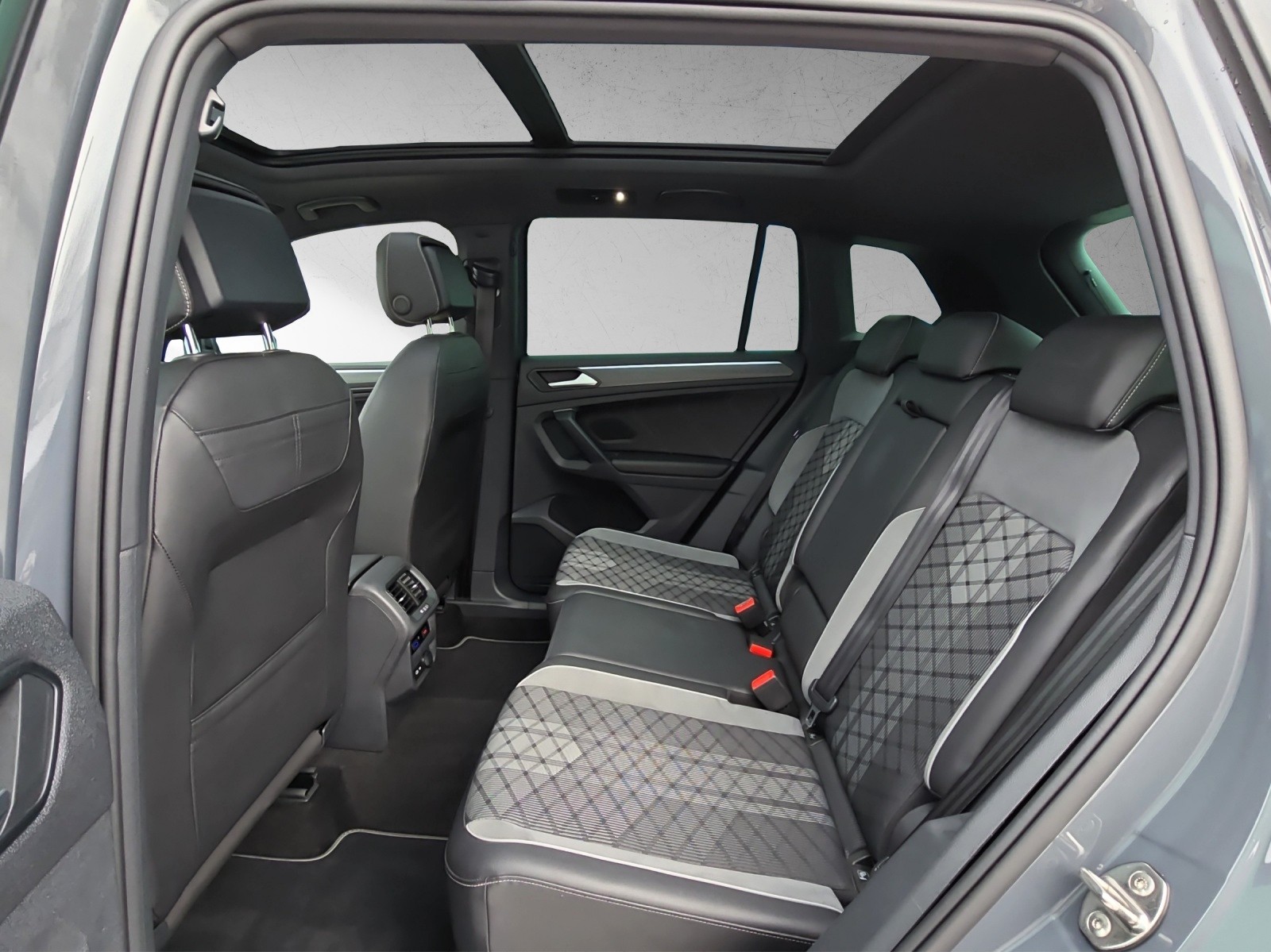 VW Tiguan 2.0 TDI SCR R-Line 4Motion DSG mit AHK-image-8