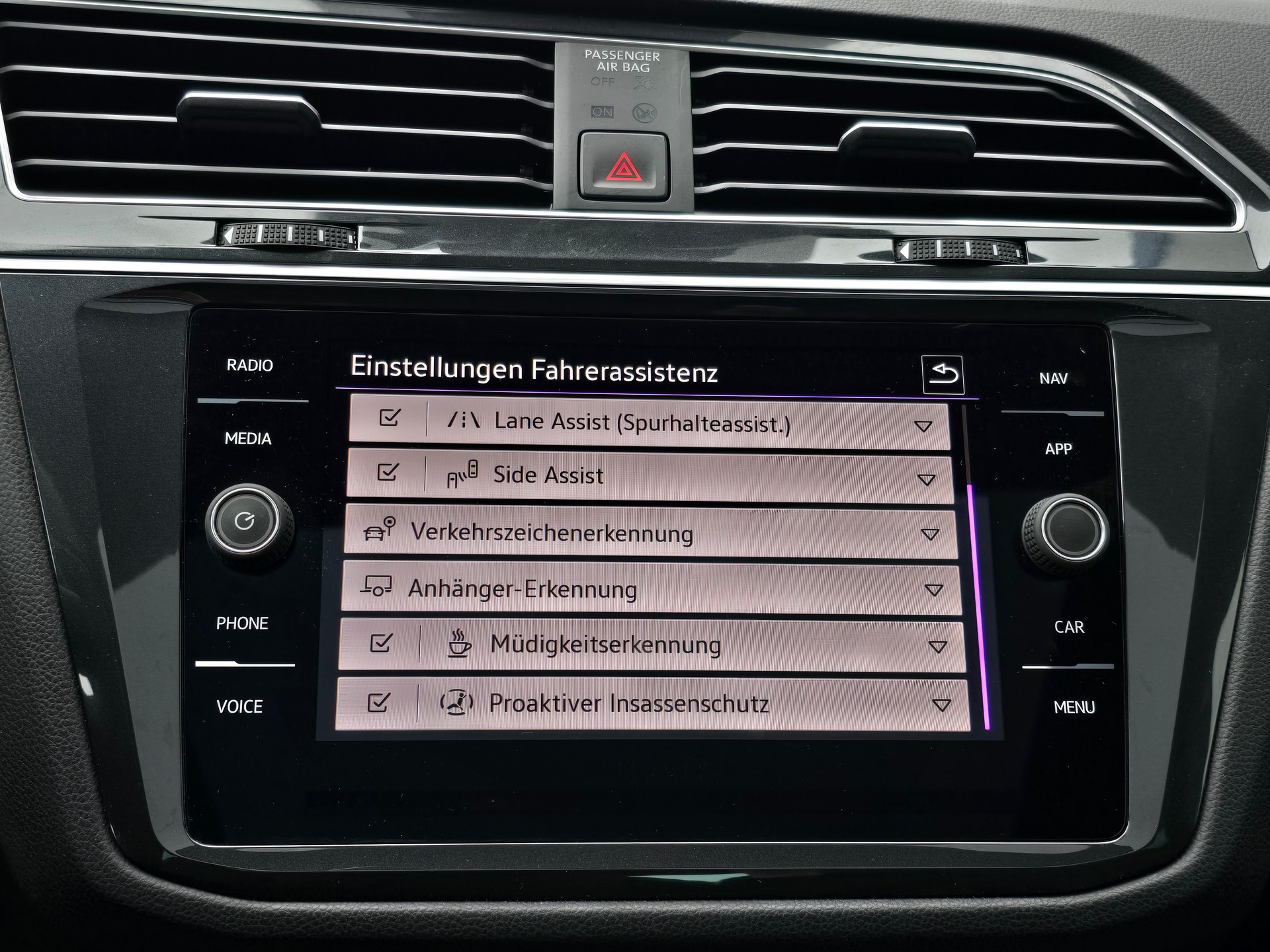 VW Tiguan 2.0 TDI SCR R-Line 4Motion DSG mit AHK-image-24