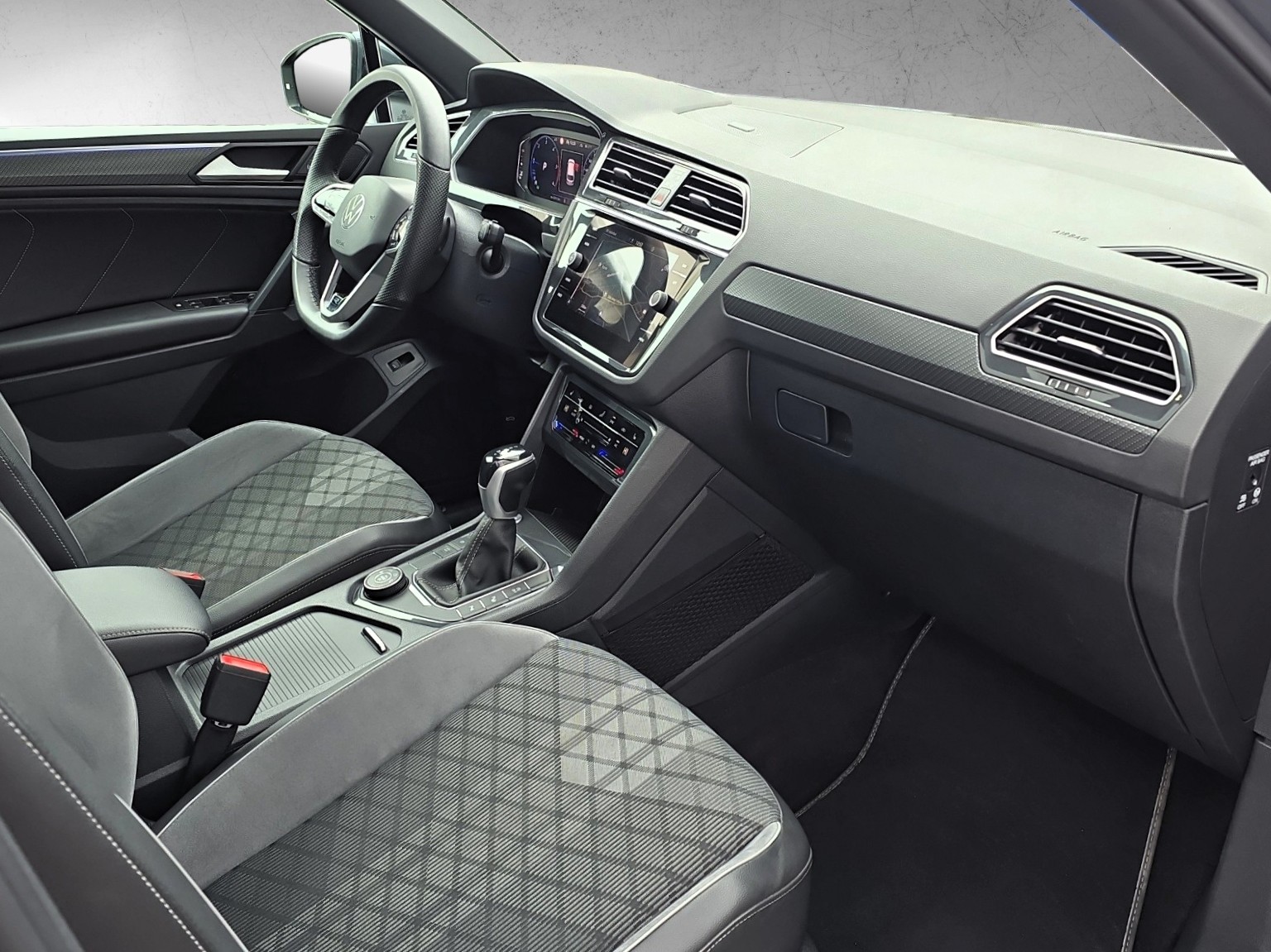 VW Tiguan 2.0 TDI SCR R-Line 4Motion DSG mit AHK-image-7