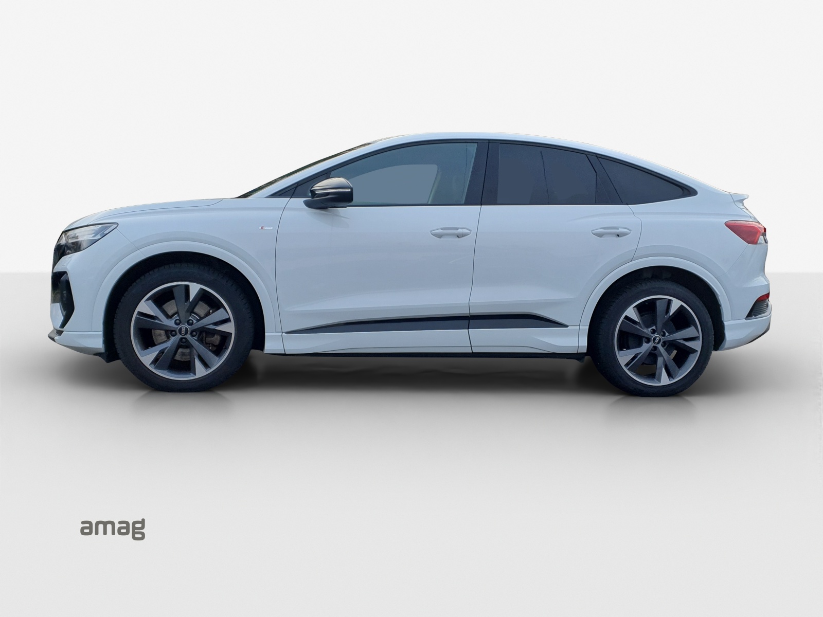 AUDI Q4 Sportback e-tron 50 quattro-image-2