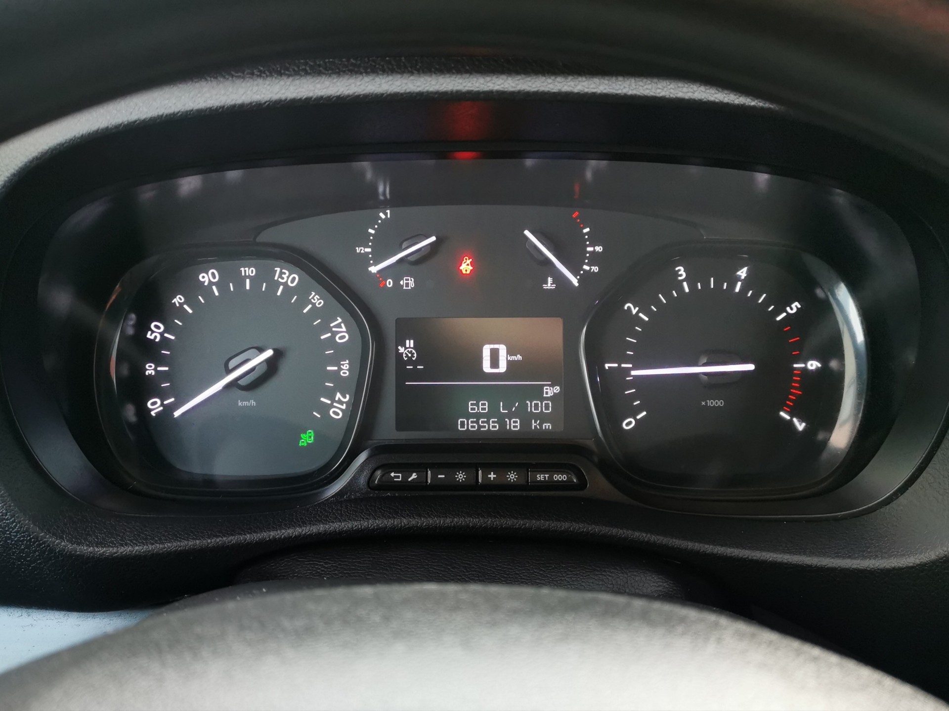 PEUGEOT Expert 2.0 BlueHDi 150 S&S Fix Confort Standard-image-16
