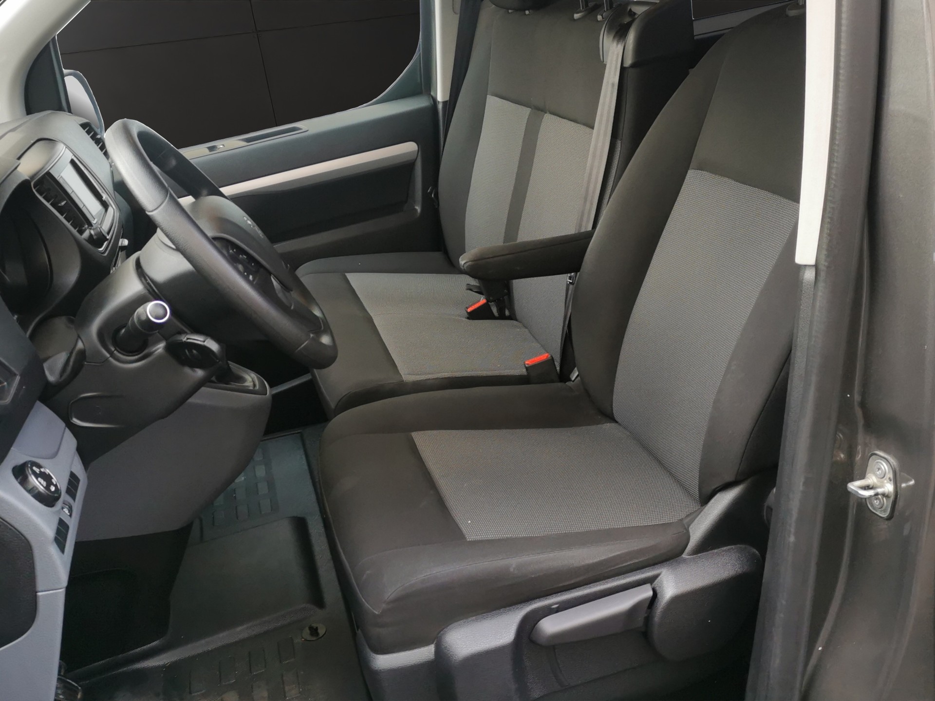 PEUGEOT Expert 2.0 BlueHDi 150 S&S Fix Confort Standard-image-9