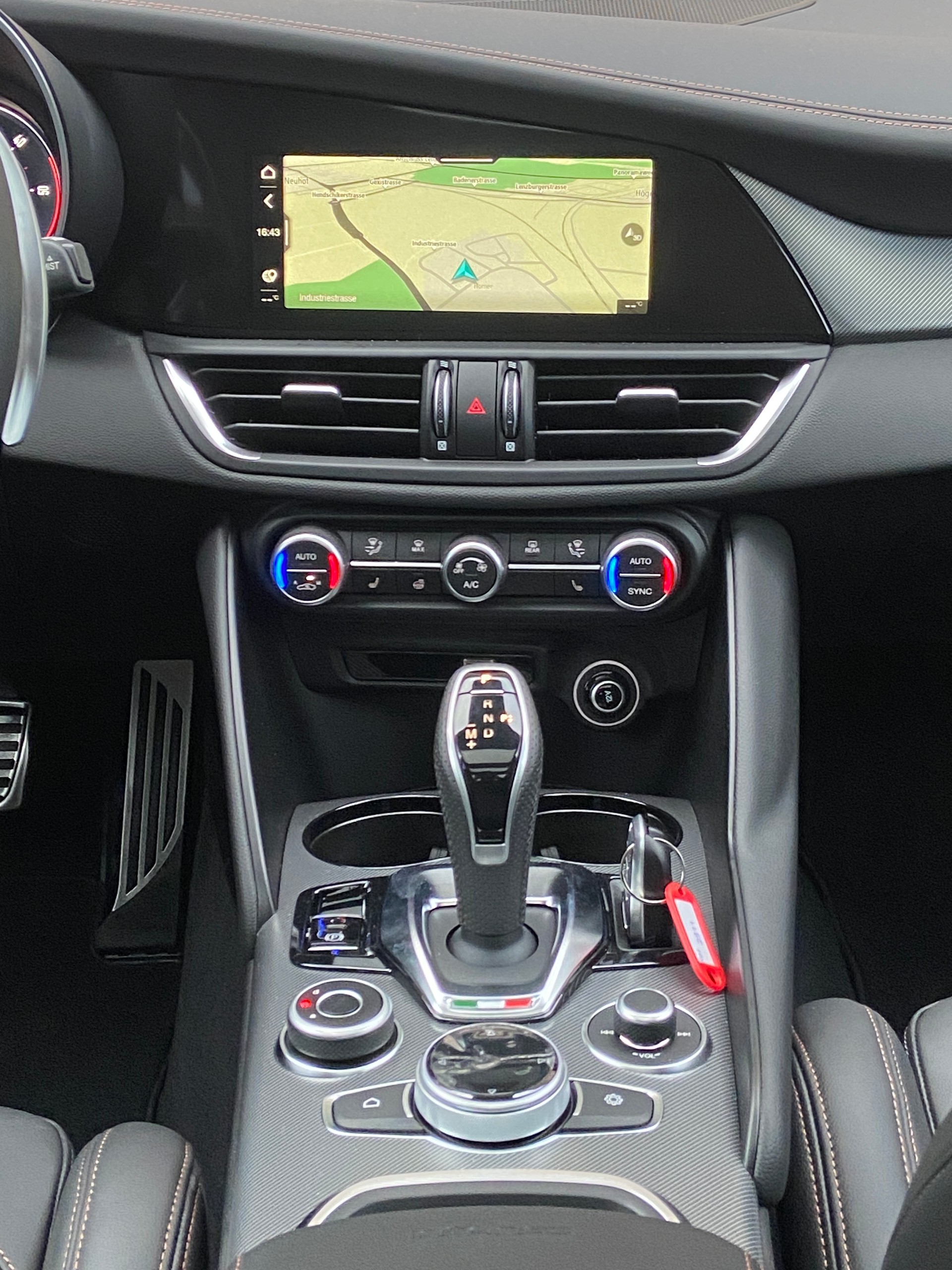 ALFA ROMEO Giulia 2.2 JTDM Intensa Sky Q4 AT8-image-14