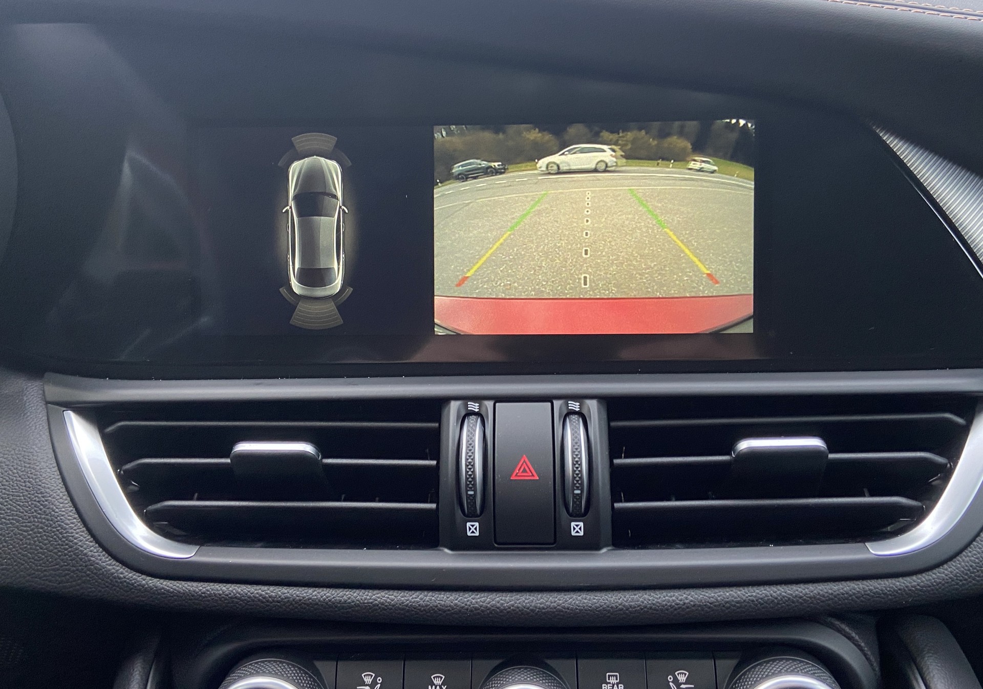 ALFA ROMEO Giulia 2.2 JTDM Intensa Sky Q4 AT8-image-13