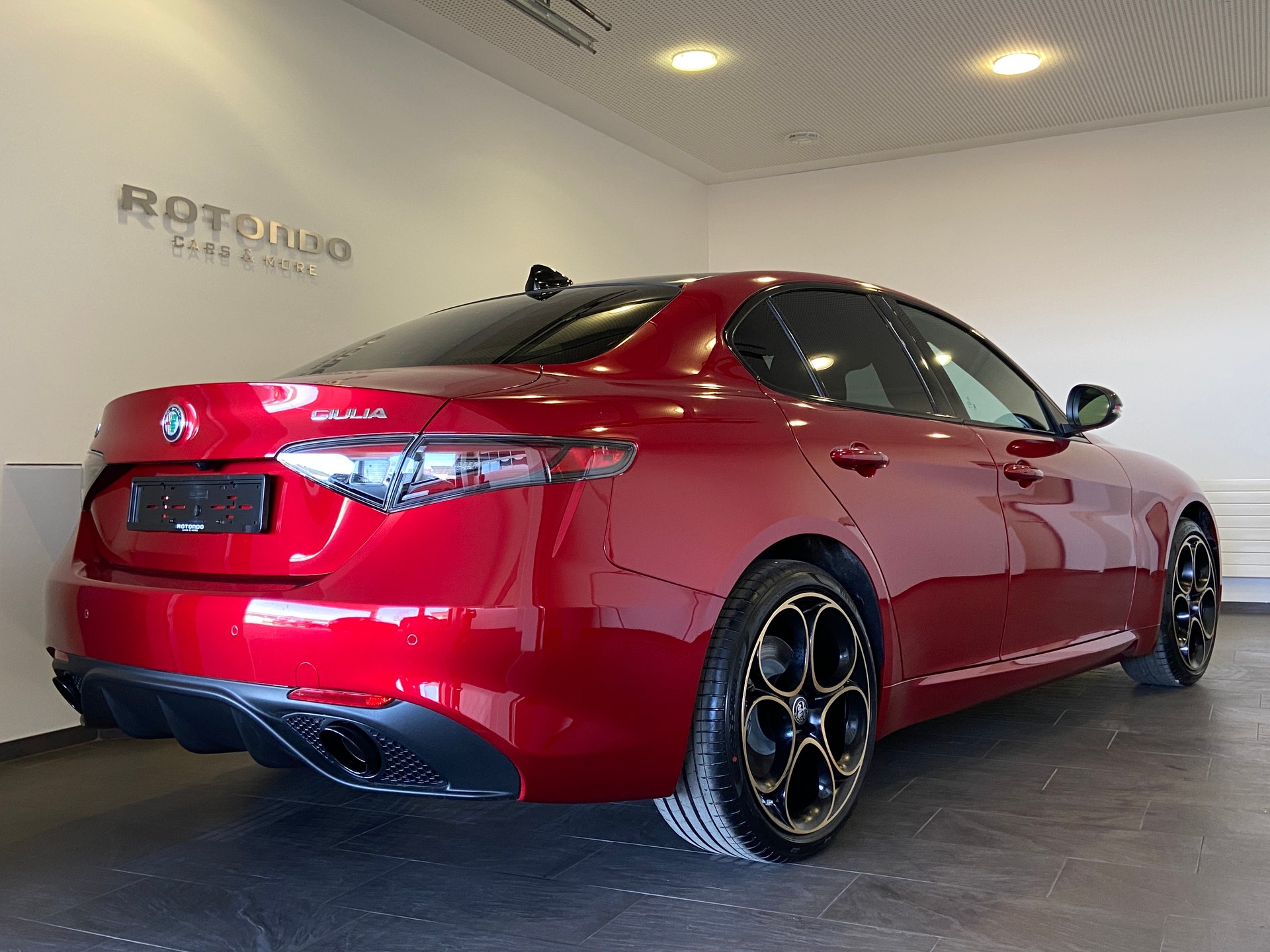 ALFA ROMEO Giulia 2.2 JTDM Intensa Sky Q4 AT8-showroom-element-1