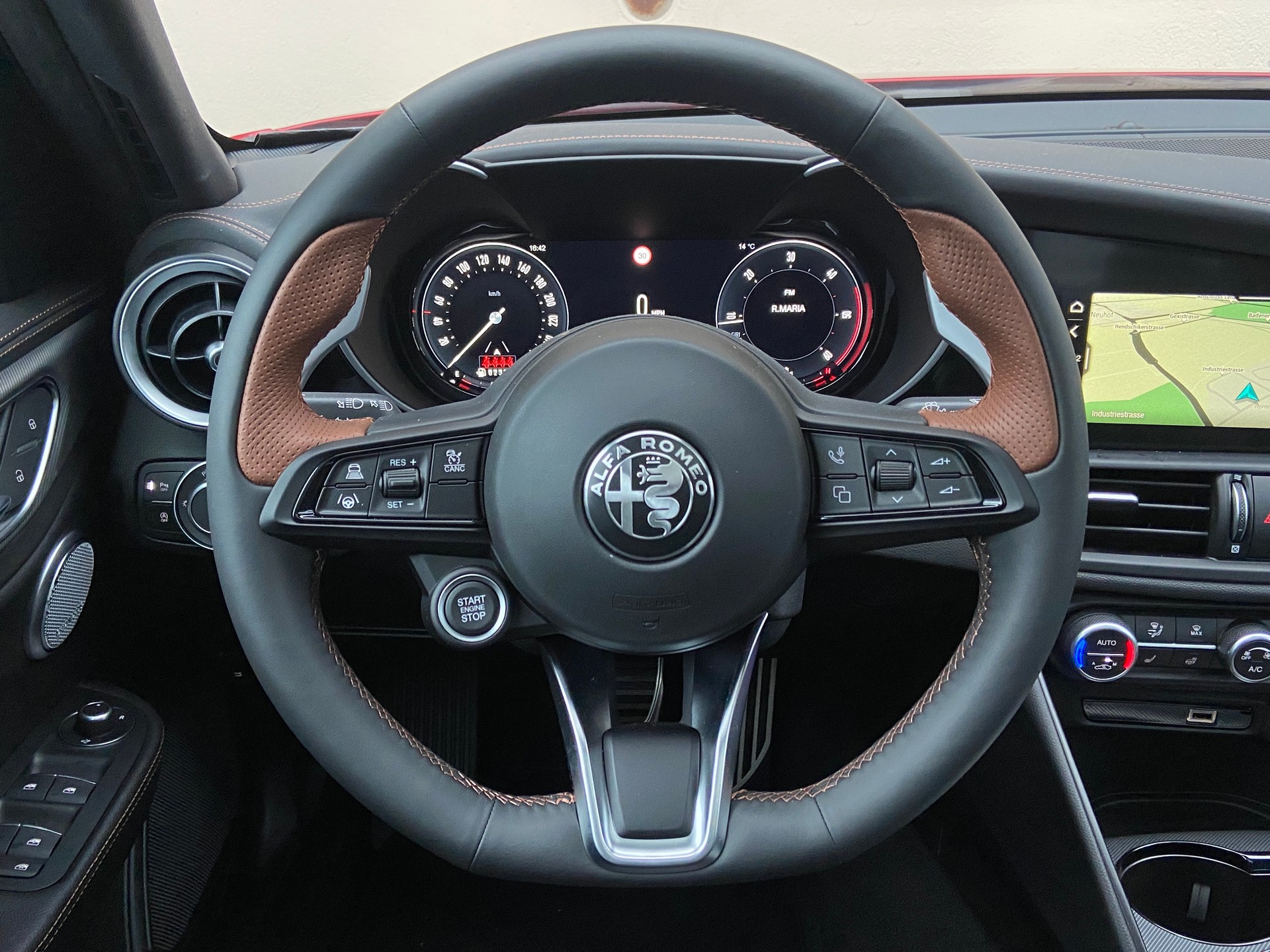 ALFA ROMEO Giulia 2.2 JTDM Intensa Sky Q4 AT8-image-9