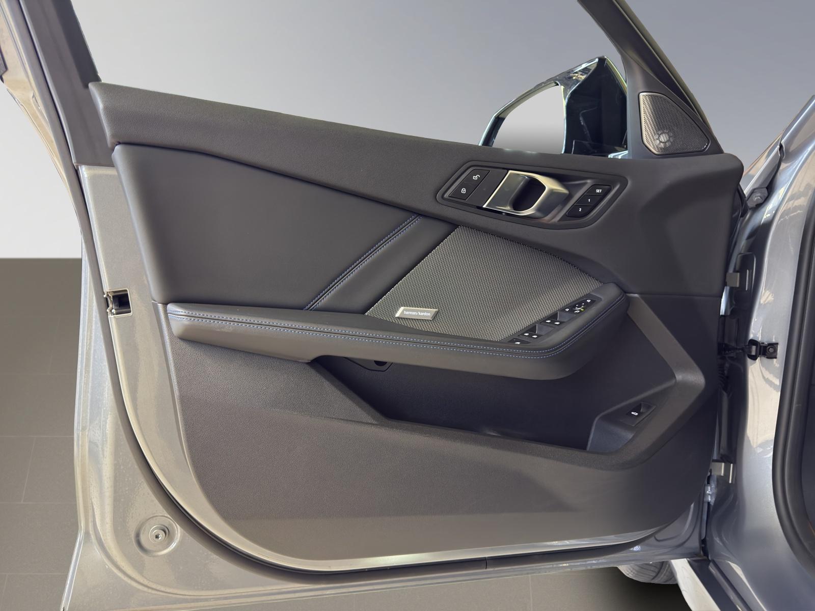 BMW M135i xDrive M-SportPaket Pro-image-15