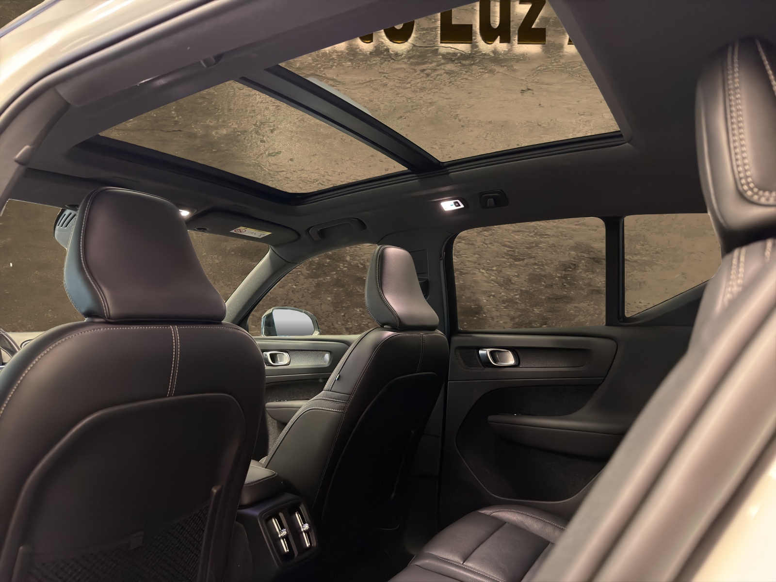 VOLVO XC40 T5 AWD R-Design Geartronic-image-14