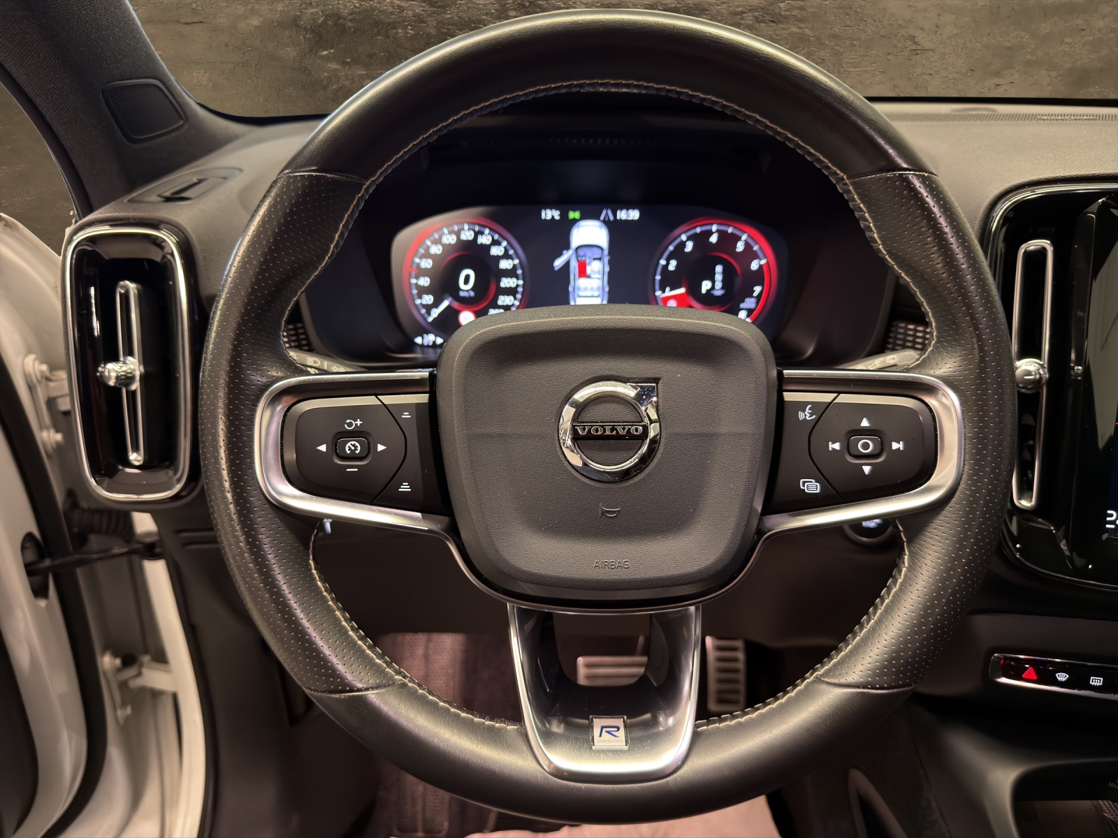 VOLVO XC40 T5 AWD R-Design Geartronic-image-7