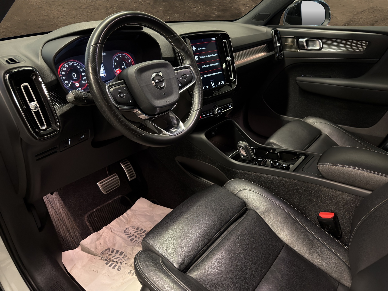 VOLVO XC40 T5 AWD R-Design Geartronic-image-8