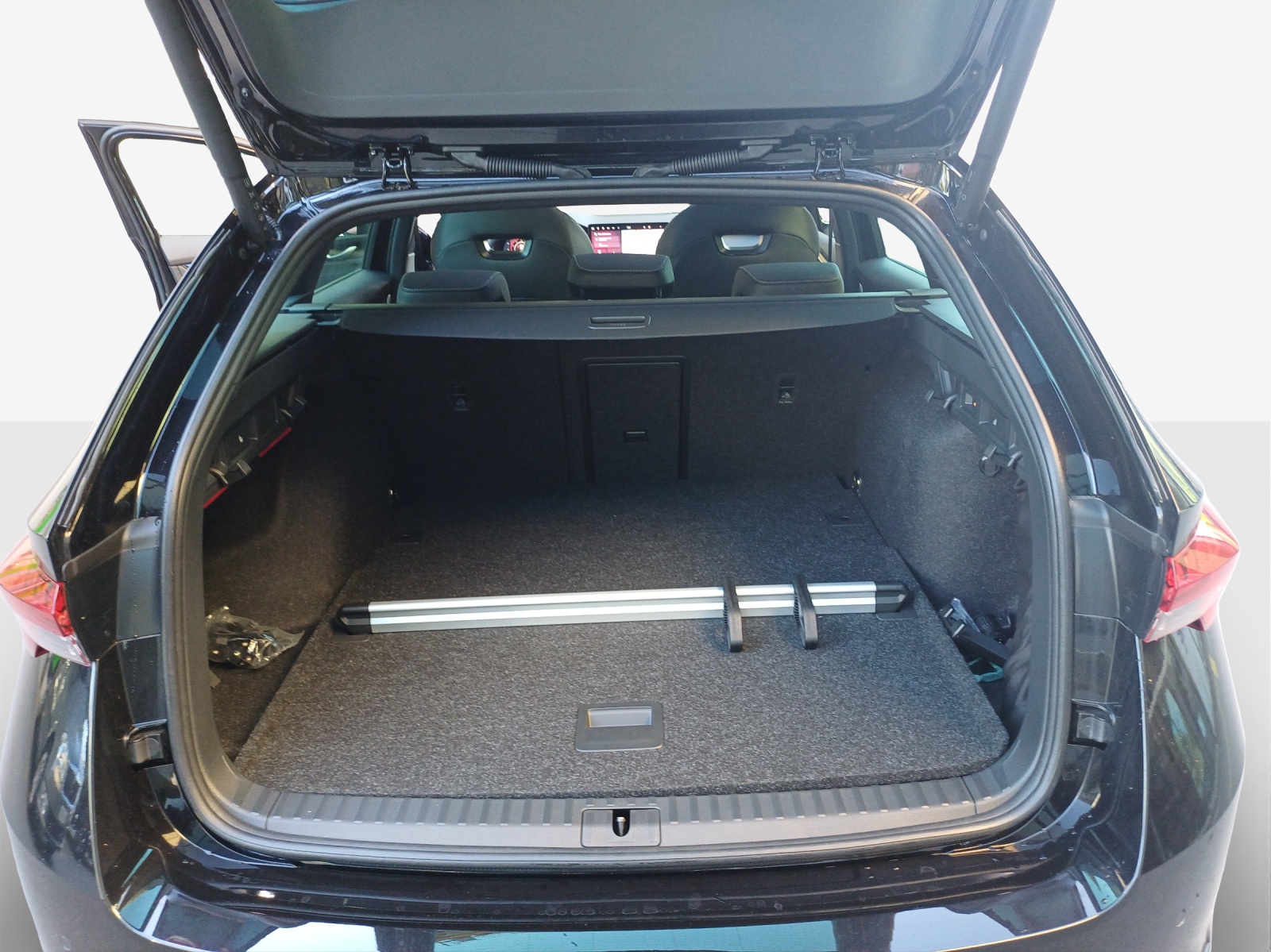 SKODA Octavia Combi 1.5 TSI mHEV DSG Sport Line-image-10