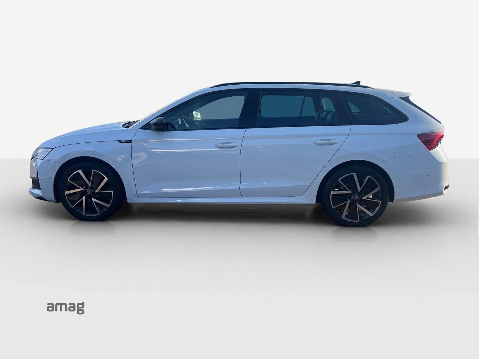 SKODA Octavia Combi 1.5 TSI mHEV DSG Sport Line-image-1