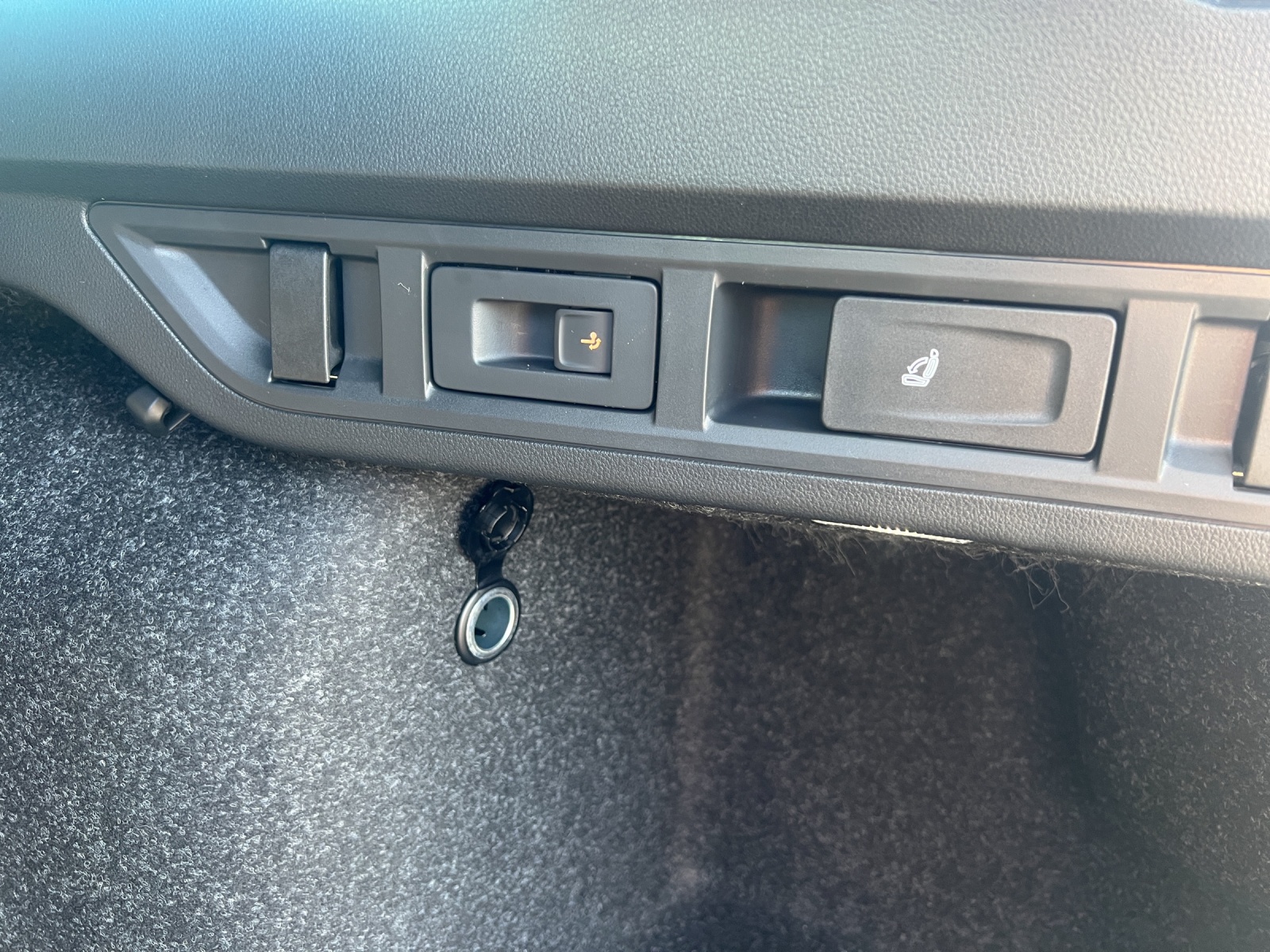 SKODA Octavia Combi 1.5 TSI mHEV DSG Sport Line-image-11