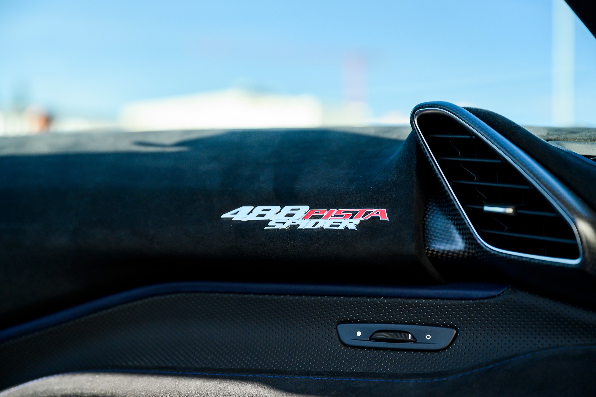 FERRARI 488 Pista Spider 3.9 V8-image-12