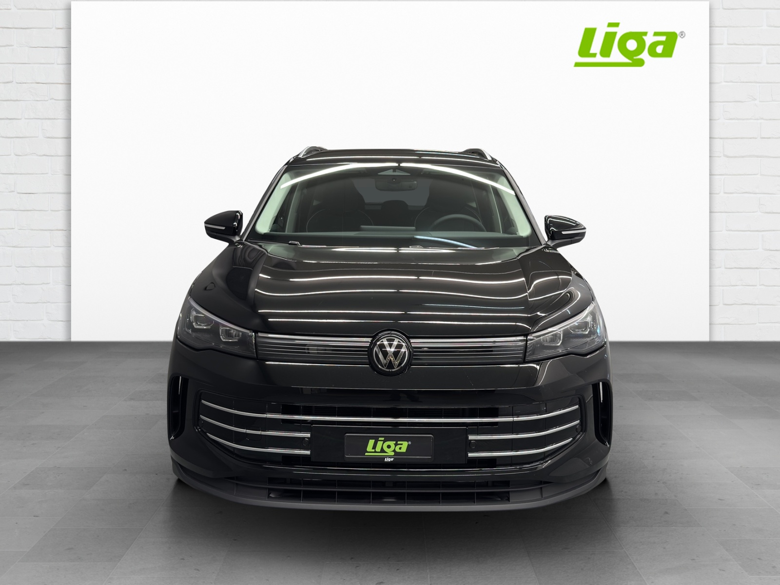 VW Tiguan 2.0 TDI SCR Elegance DSG 4motion-image-2
