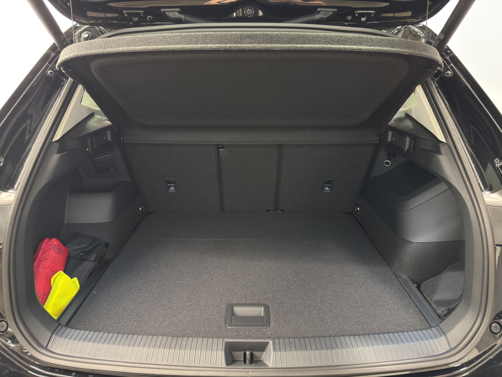 VW Tiguan 2.0 TDI SCR Elegance DSG 4motion-image-10