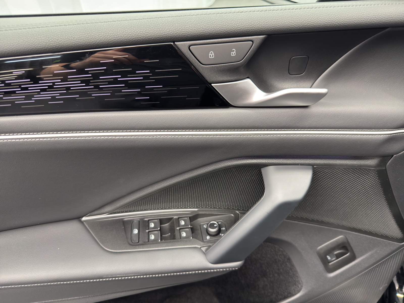 VW Tiguan 2.0 TDI SCR Elegance DSG 4motion-image-14