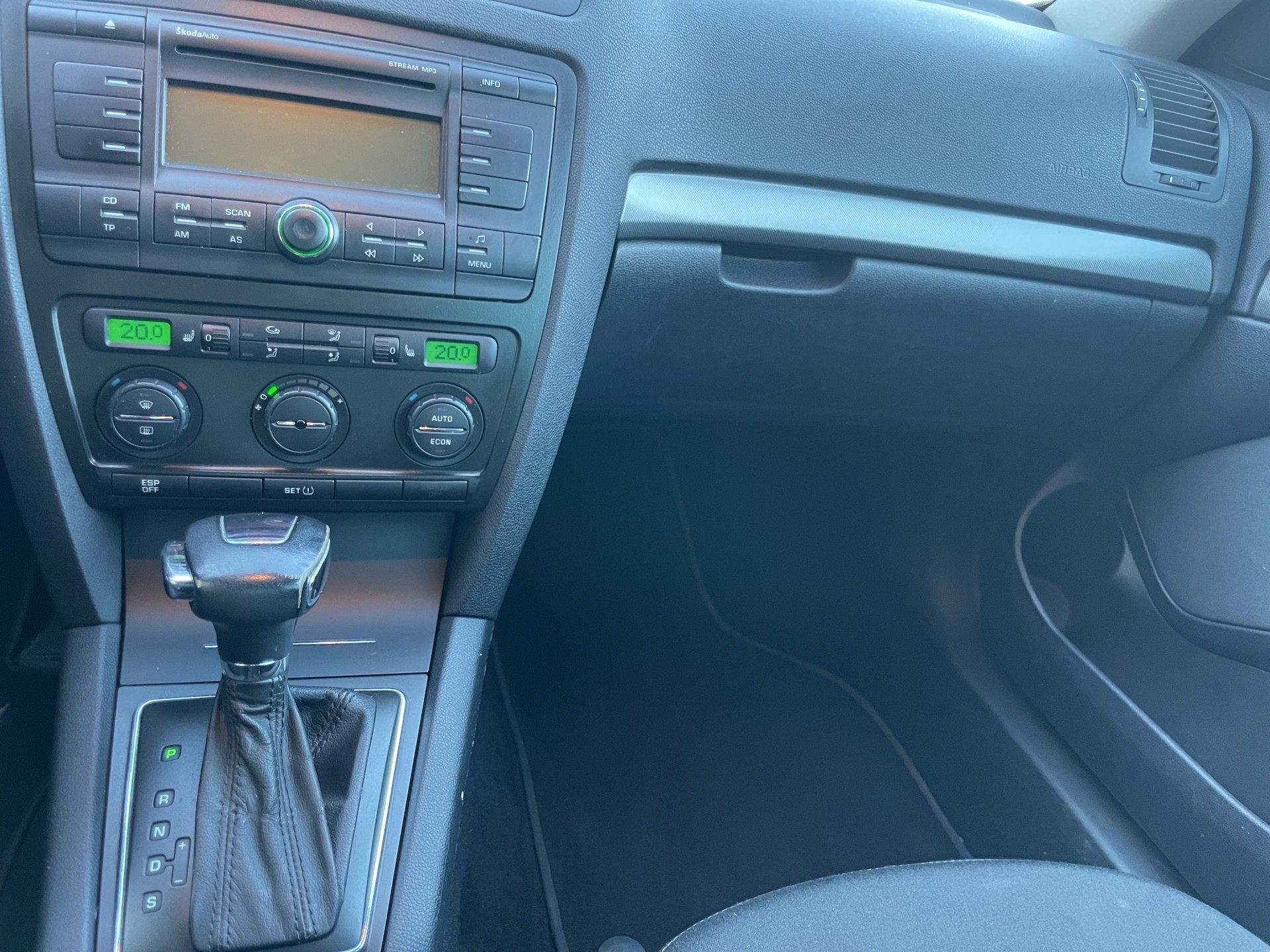 SKODA Octavia 2.0 FSI Elegance Tiptronic-image-11