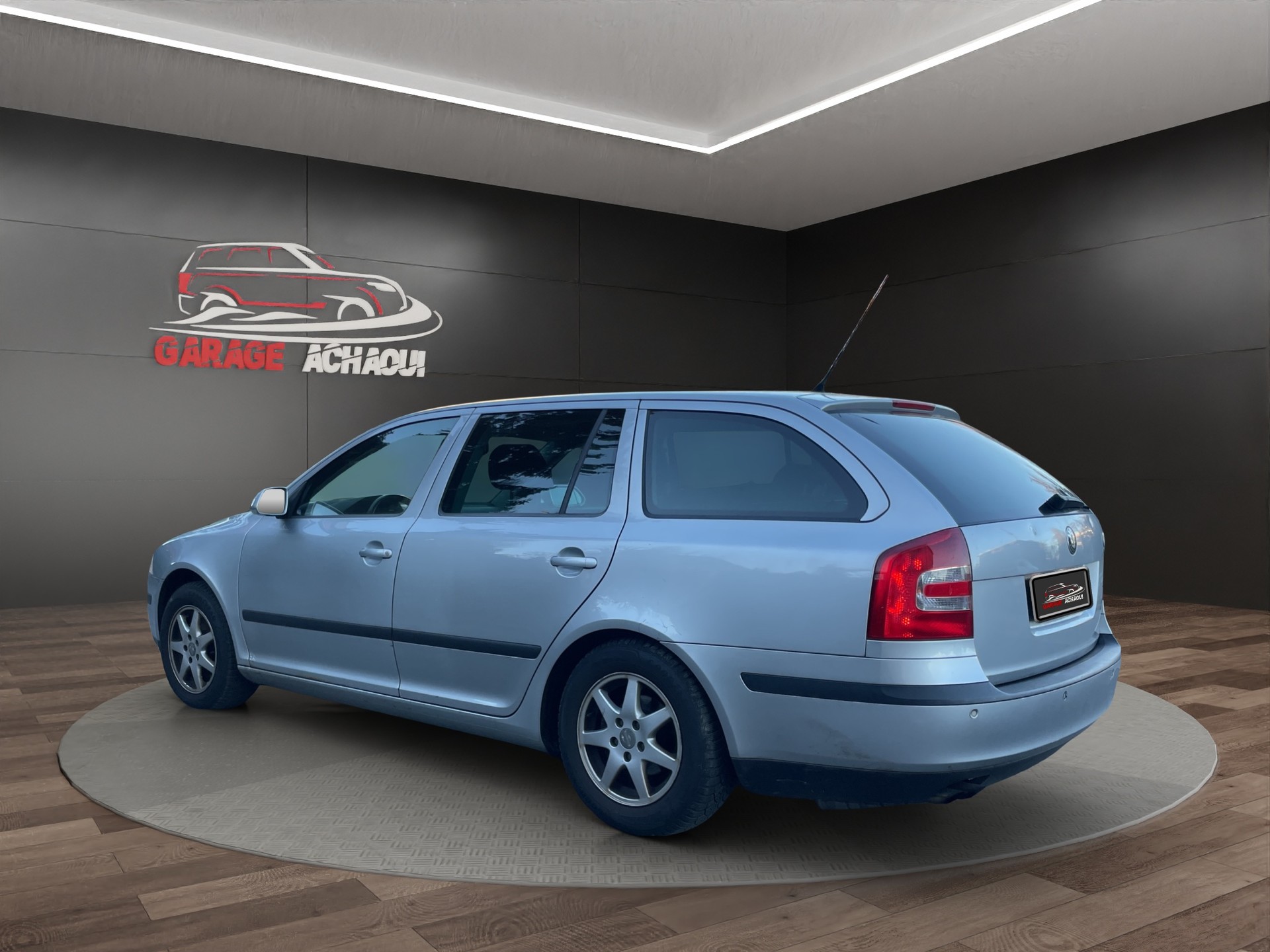 SKODA Octavia 2.0 FSI Elegance Tiptronic-image-3
