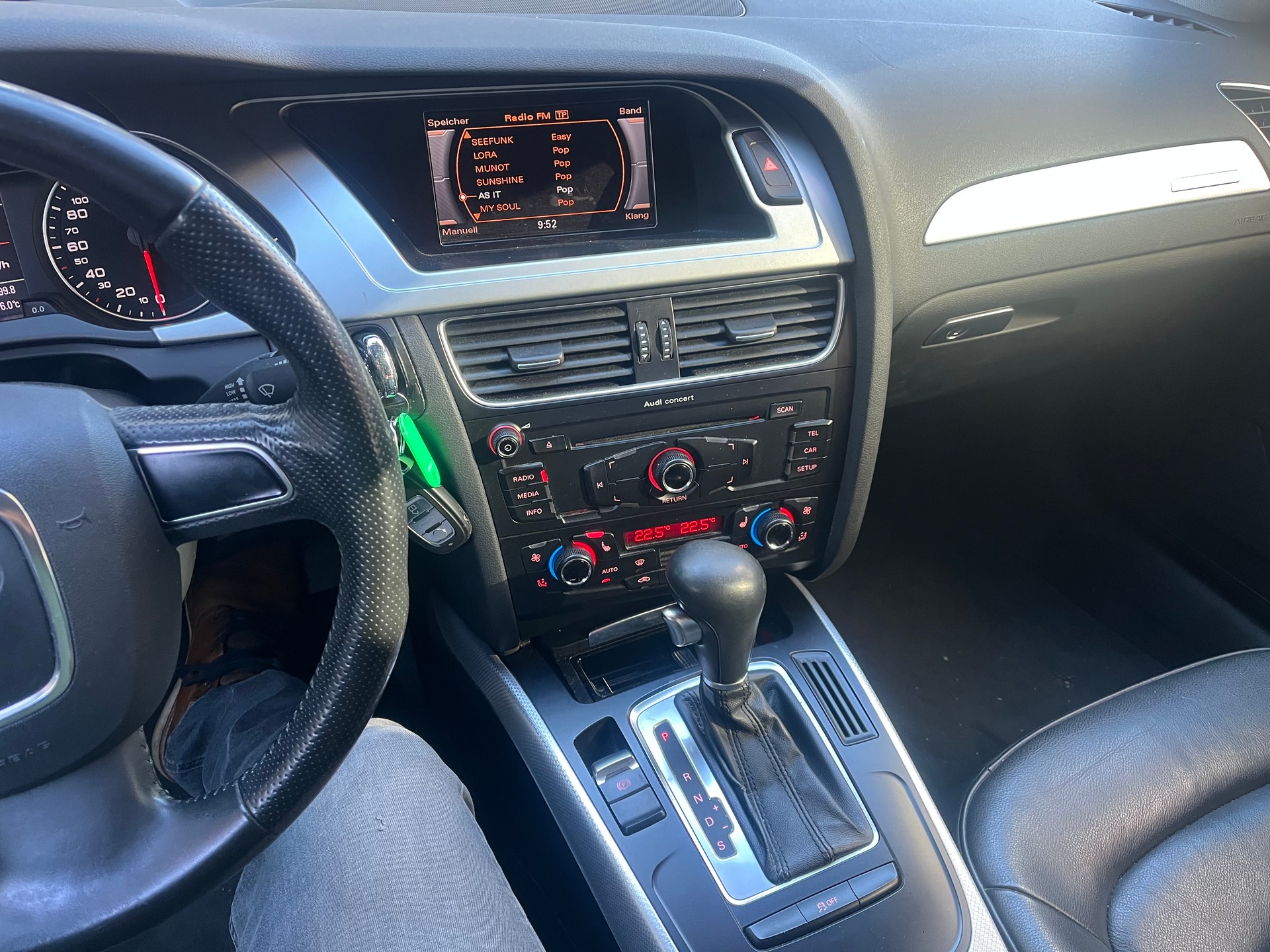 AUDI A4 Avant 2.0 TFSI quattro S-tronic-image-8