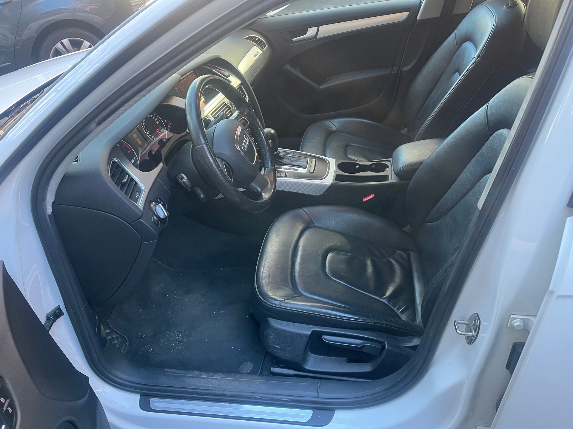 AUDI A4 Avant 2.0 TFSI quattro S-tronic-image-11