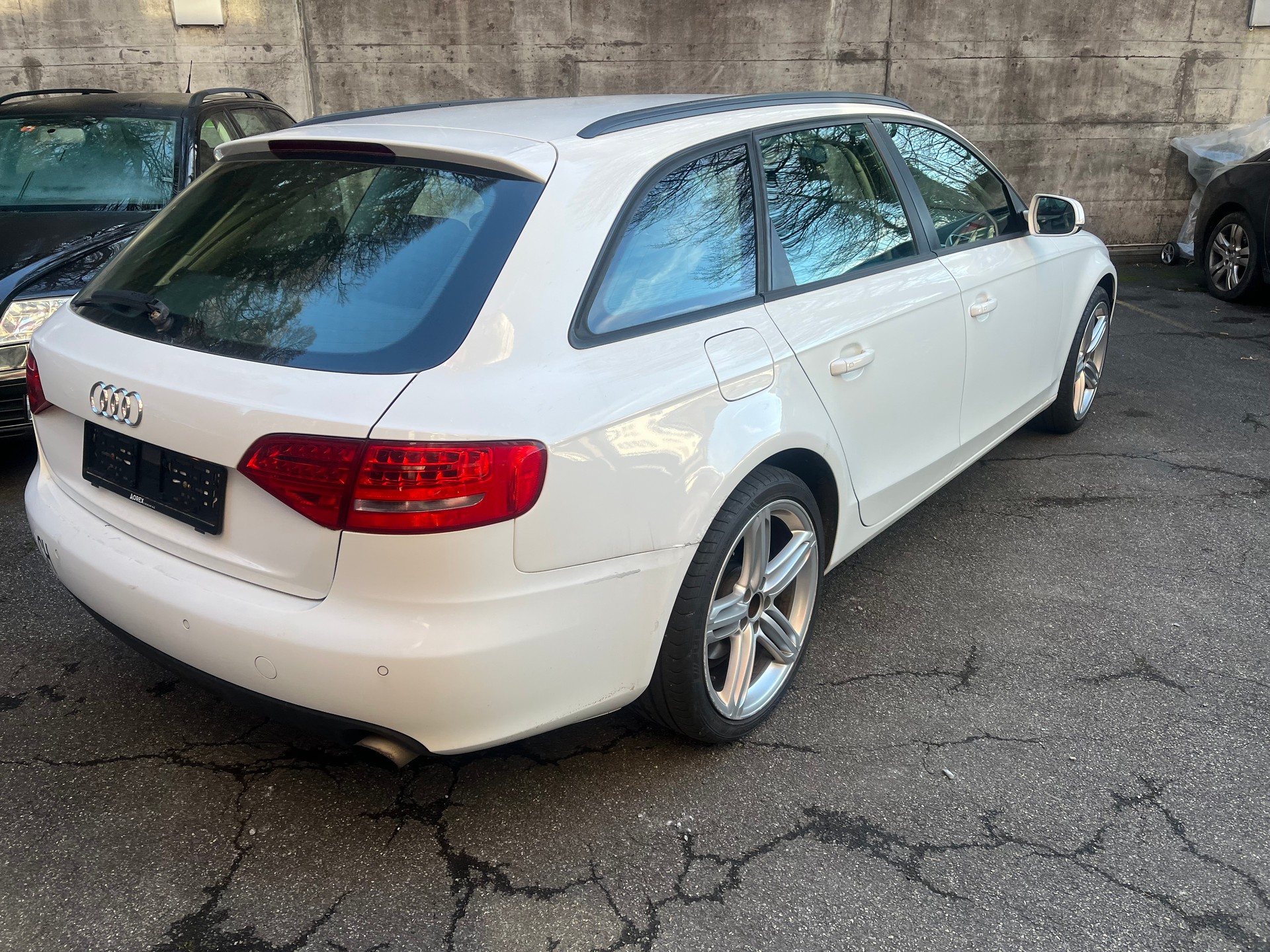 AUDI A4 Avant 2.0 TFSI quattro S-tronic-image-4