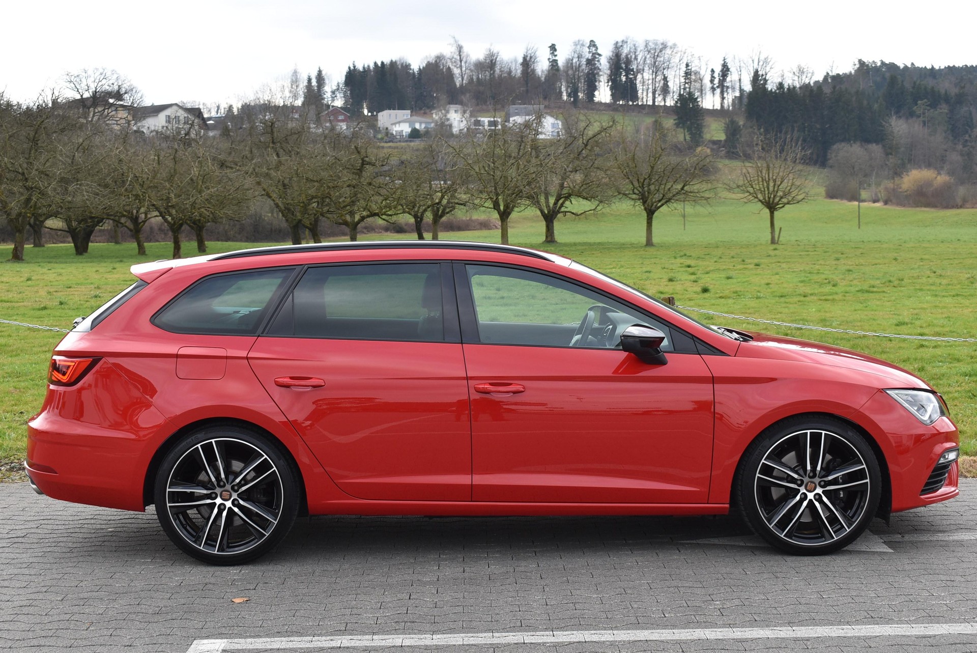 SEAT Leon ST 2.0 TSI 300 Cupra 4Drive DSG-image-5