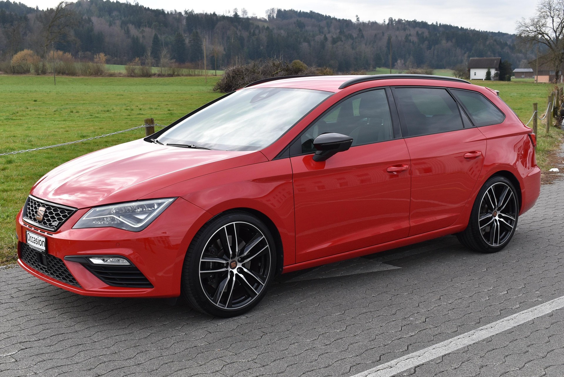 SEAT Leon ST 2.0 TSI 300 Cupra 4Drive DSG-image-0