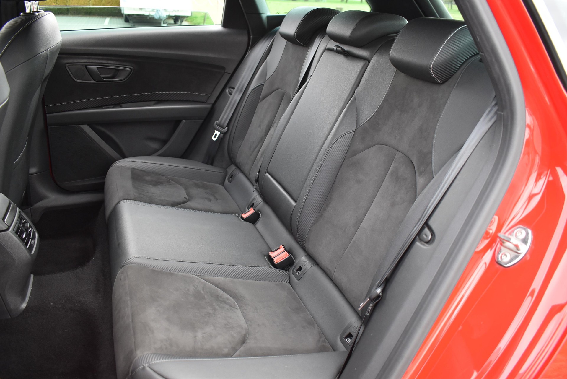 SEAT Leon ST 2.0 TSI 300 Cupra 4Drive DSG-image-12