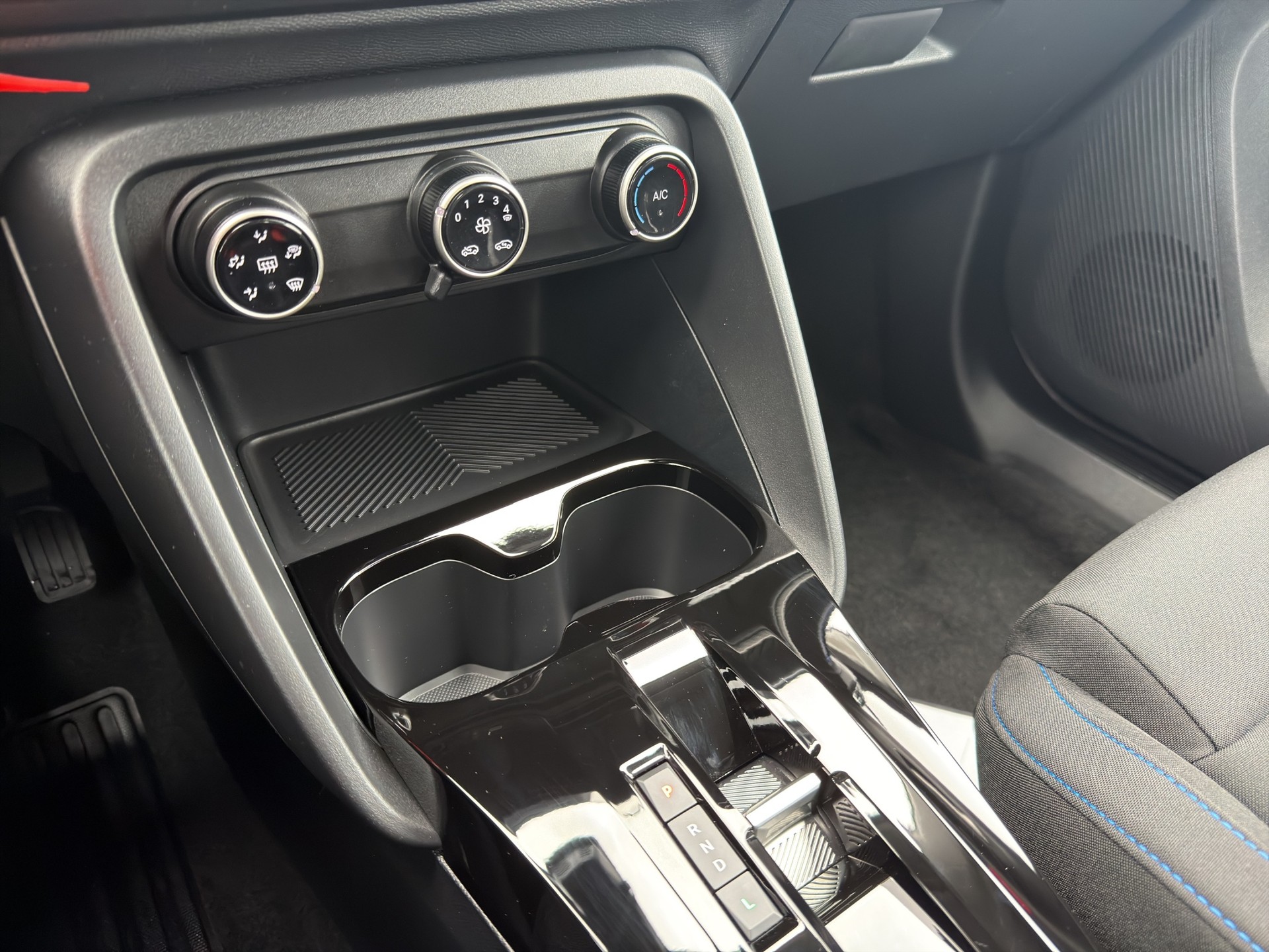 CITROEN C3 1.2 MHEV Plus DCS6-image-10