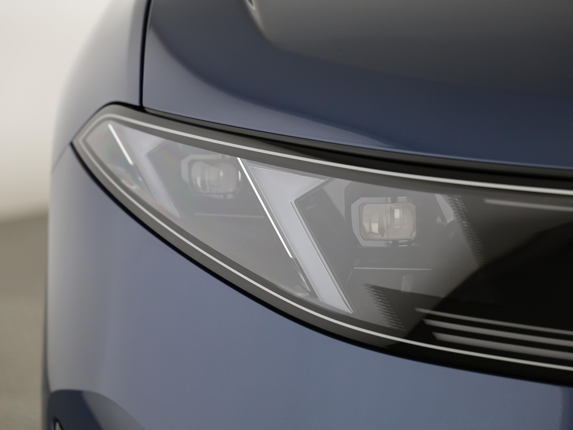 BMW iX3 50 xDrive-image-5