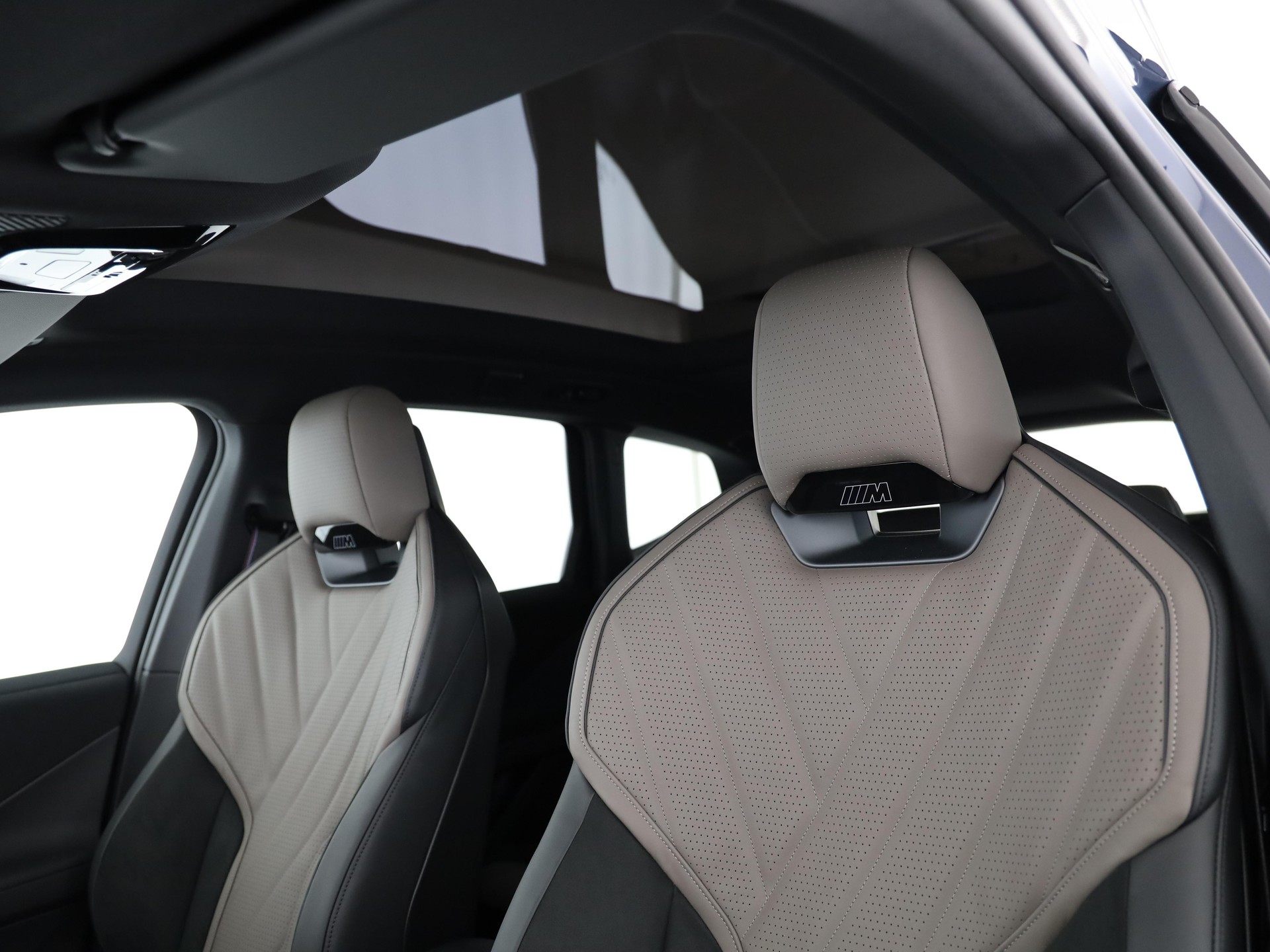 BMW iX3 50 xDrive-image-12