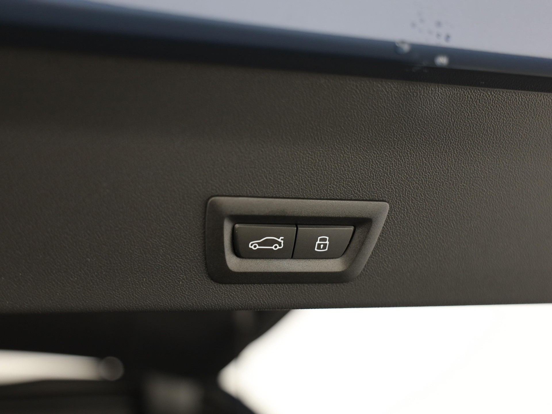 BMW iX3 50 xDrive-image-8