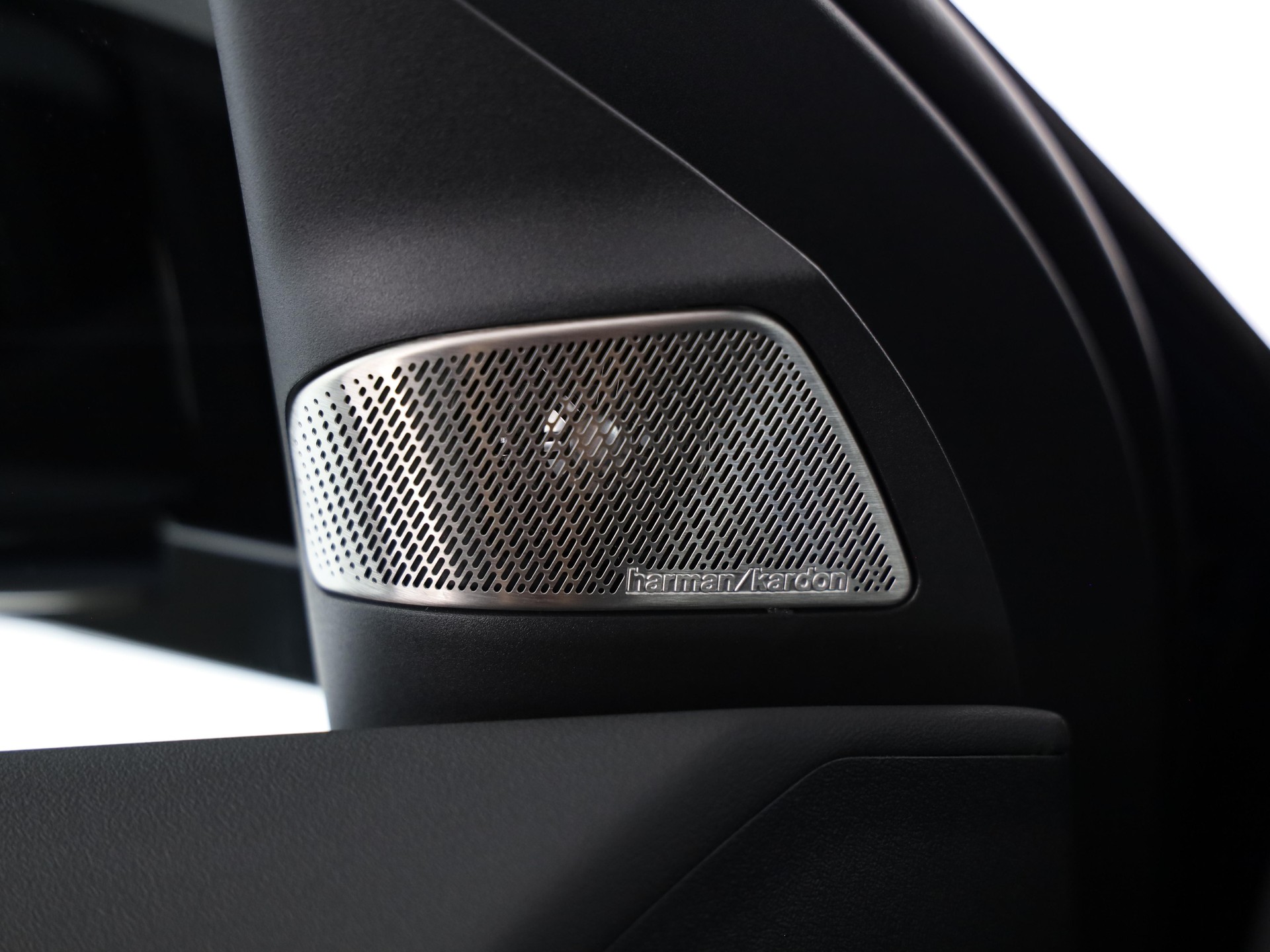 BMW iX3 50 xDrive-image-21