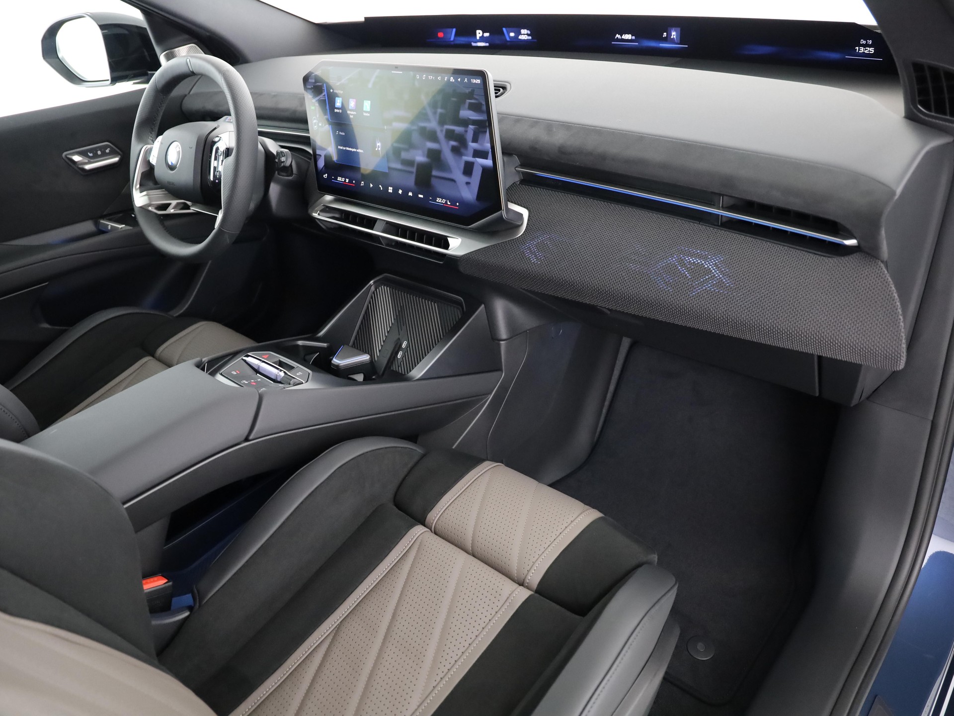 BMW iX3 50 xDrive-image-14