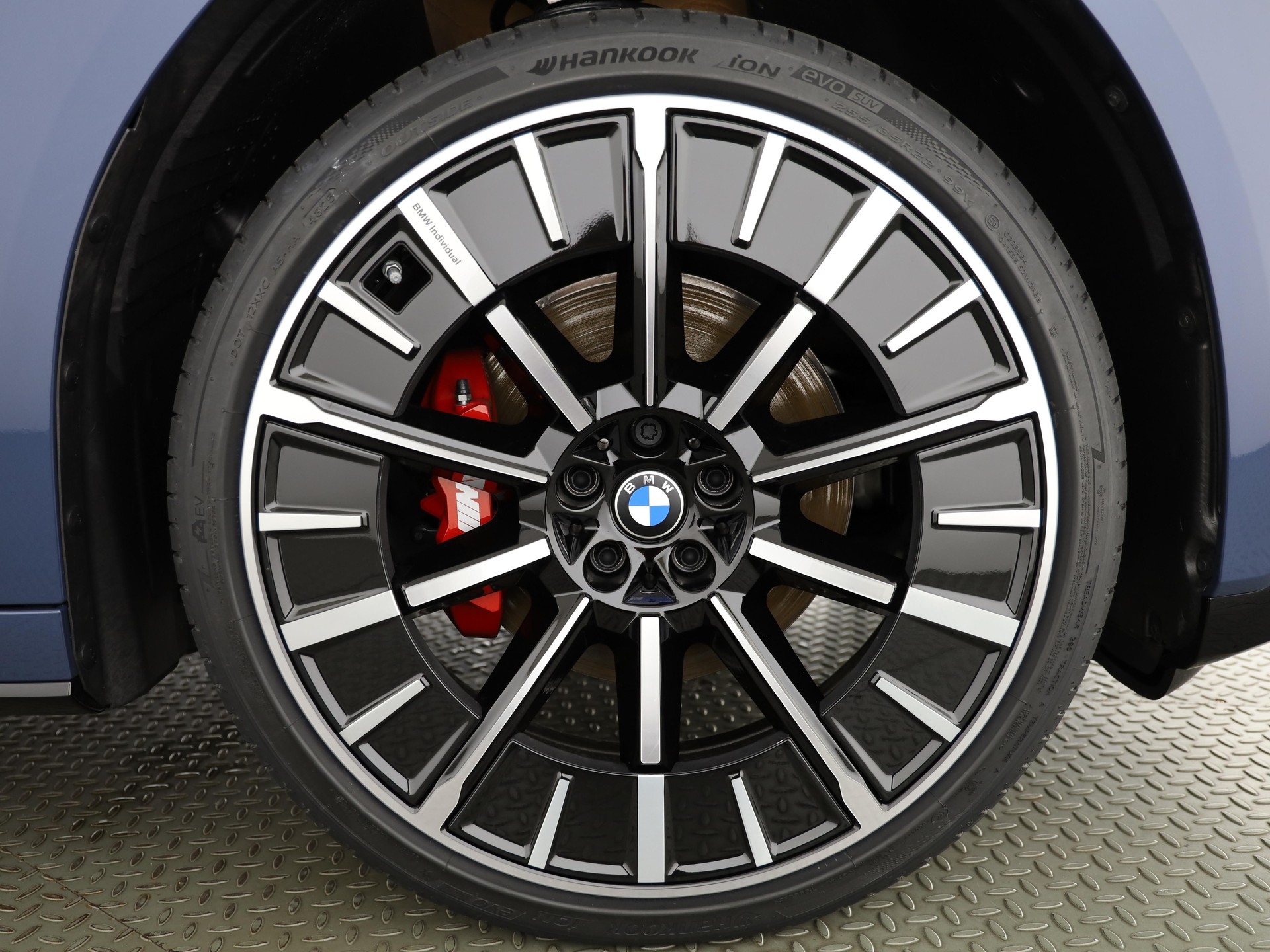 BMW iX3 50 xDrive-image-23
