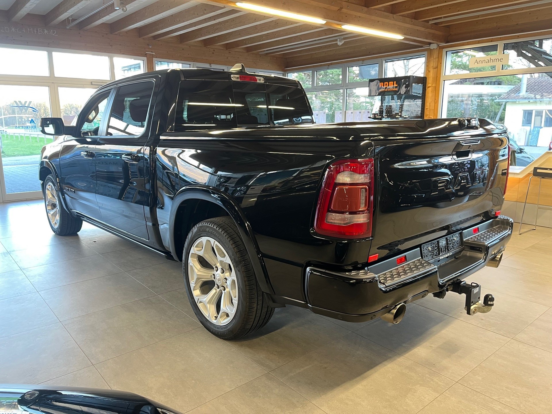 DODGE 1500 CrewCab Laramie-image-4