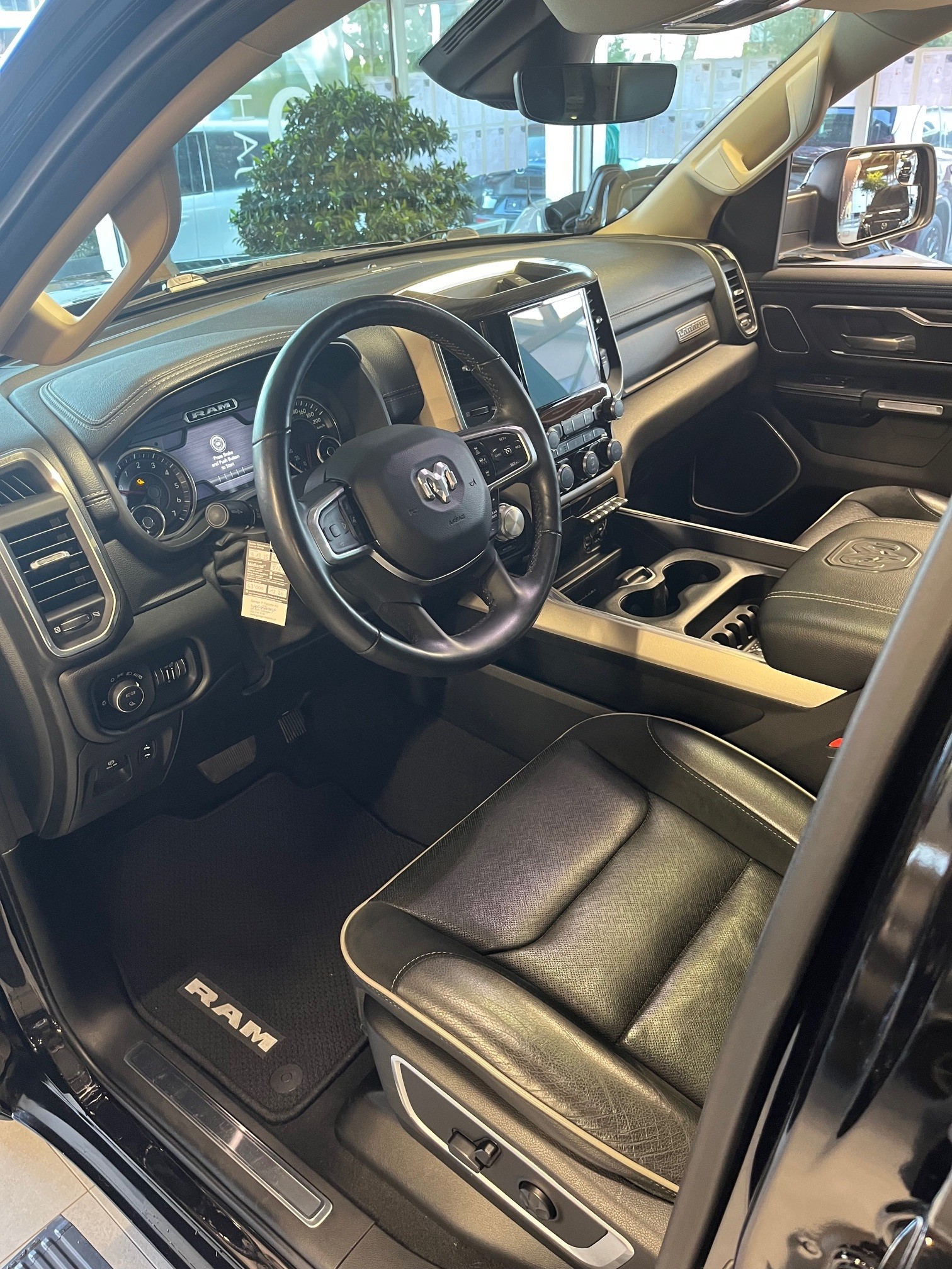 DODGE 1500 CrewCab Laramie-image-5