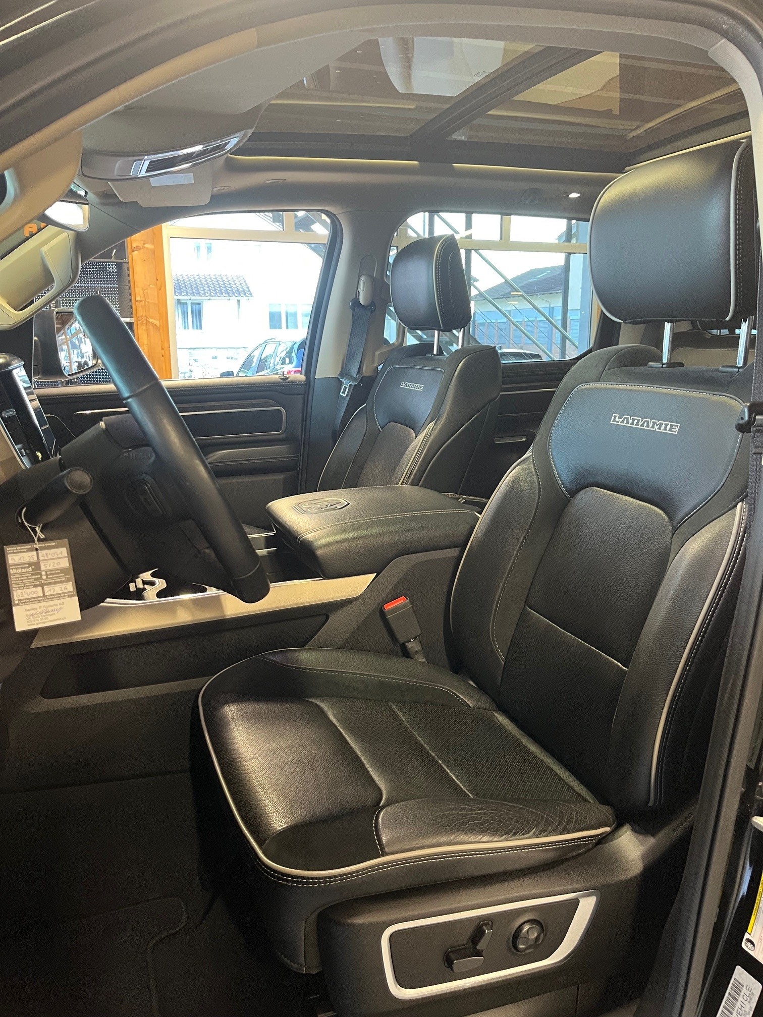 DODGE 1500 CrewCab Laramie-image-6