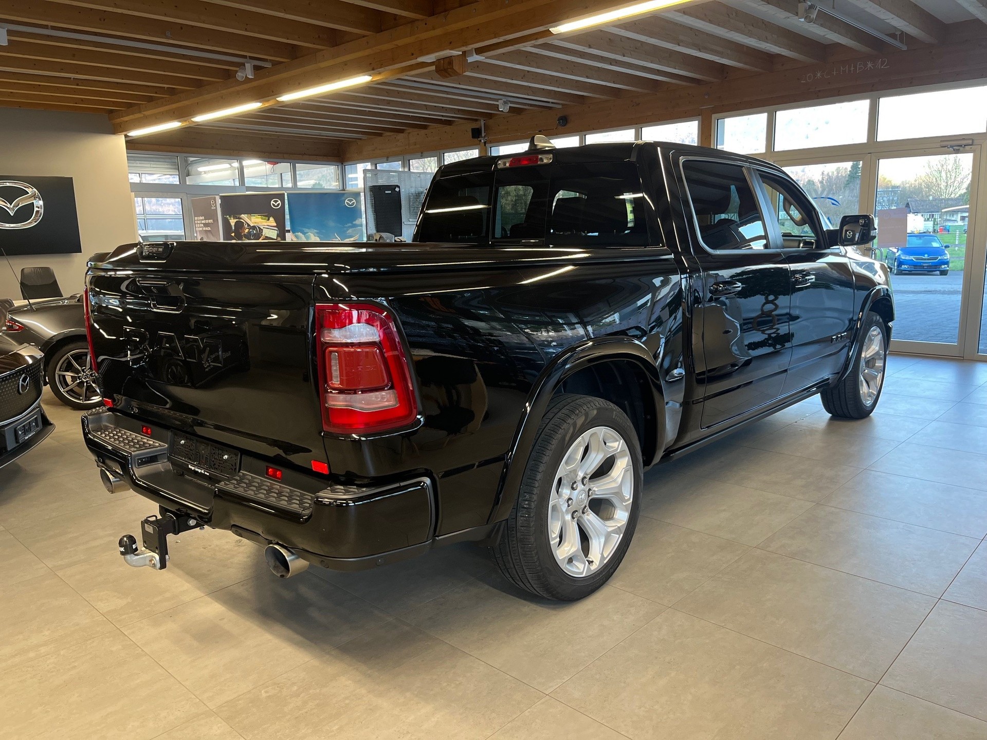 DODGE 1500 CrewCab Laramie-image-3