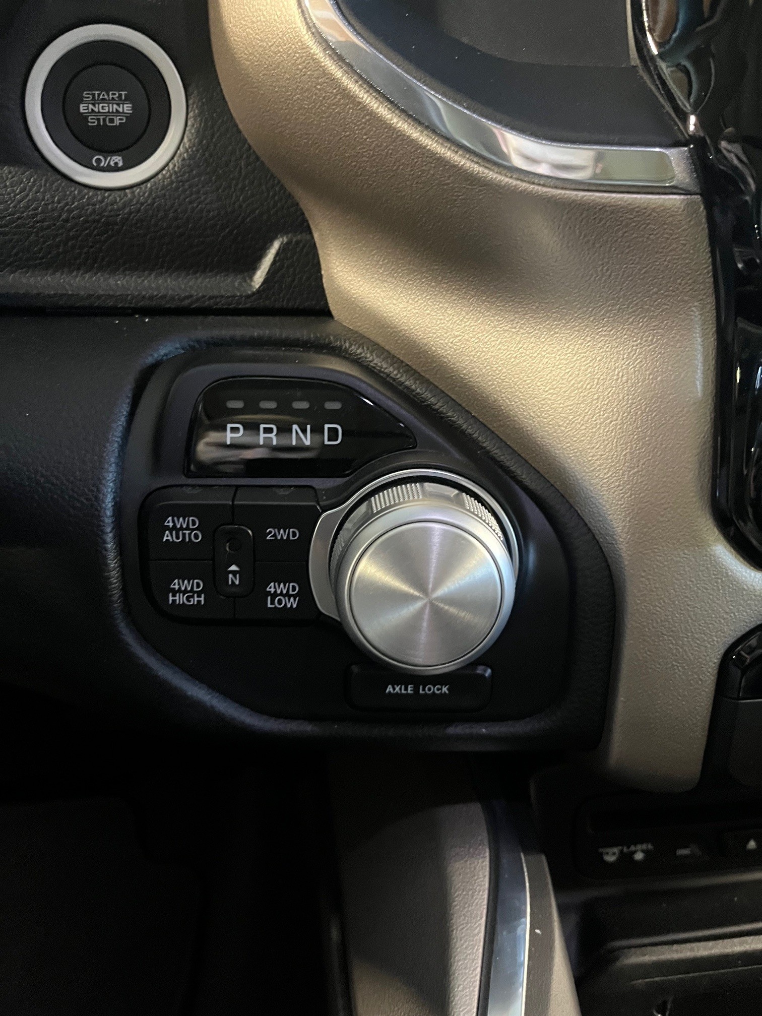 DODGE 1500 CrewCab Laramie-image-11