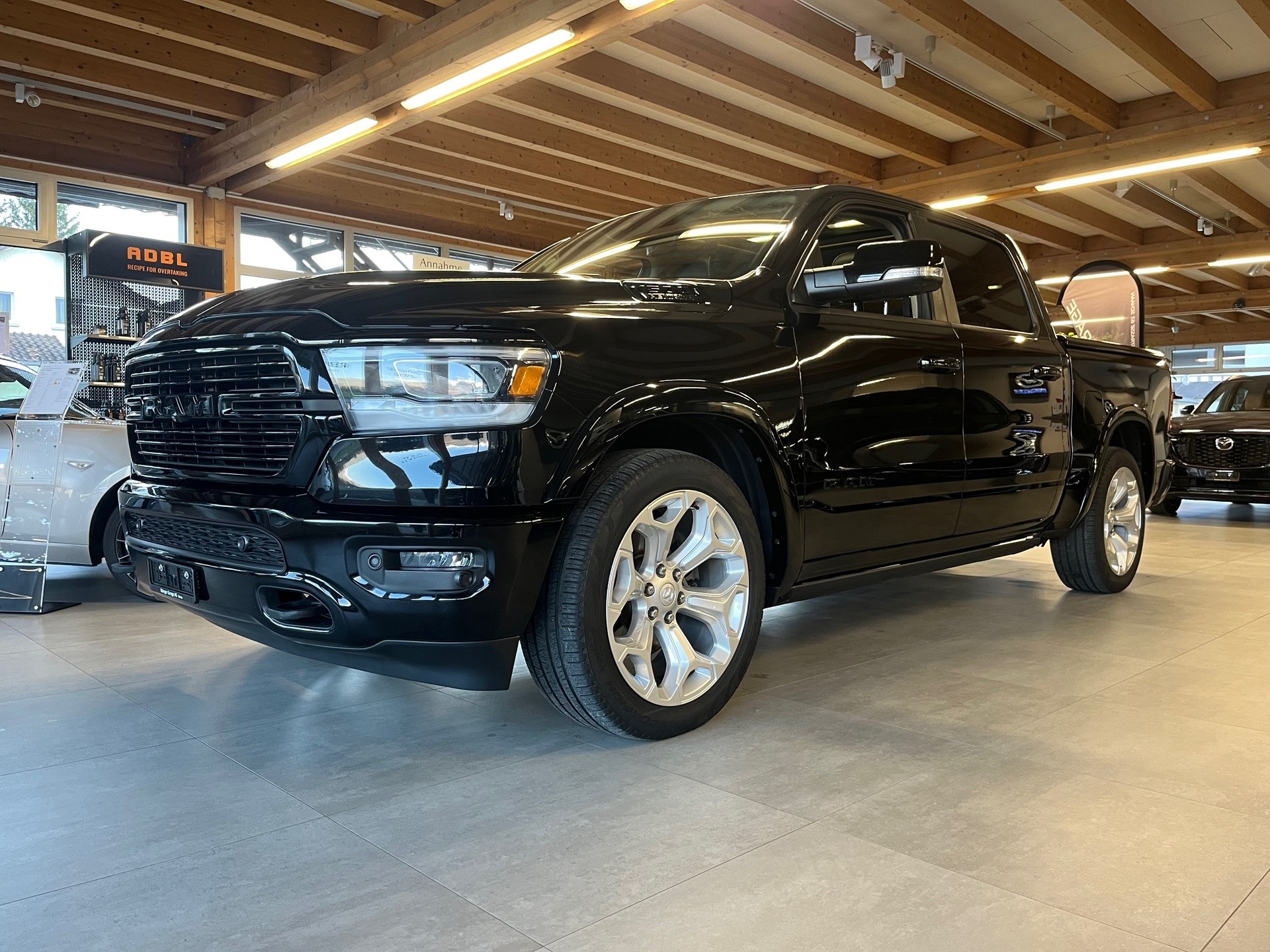 DODGE 1500 CrewCab Laramie-image-2