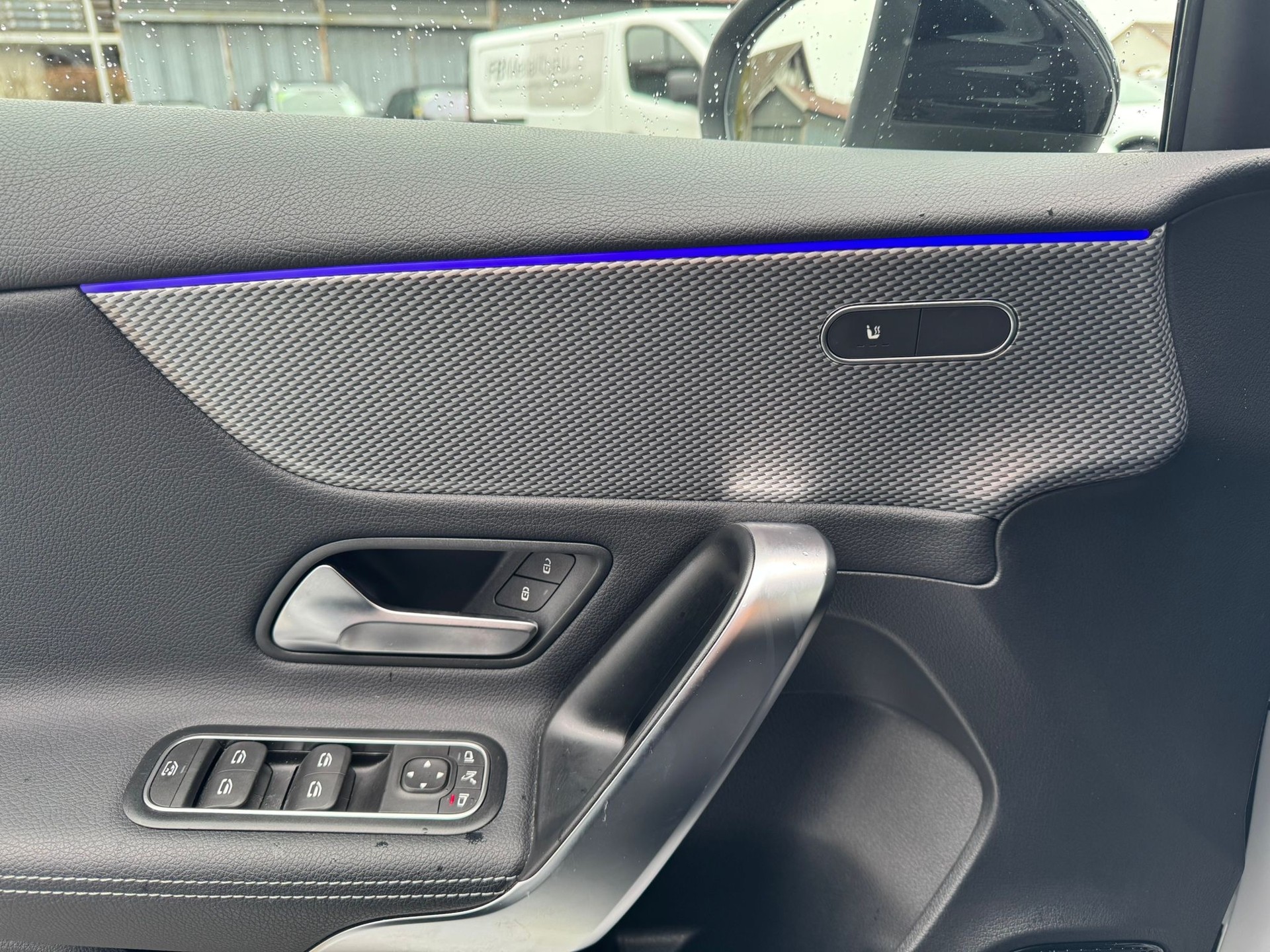 MERCEDES-BENZ A 180d-image-12